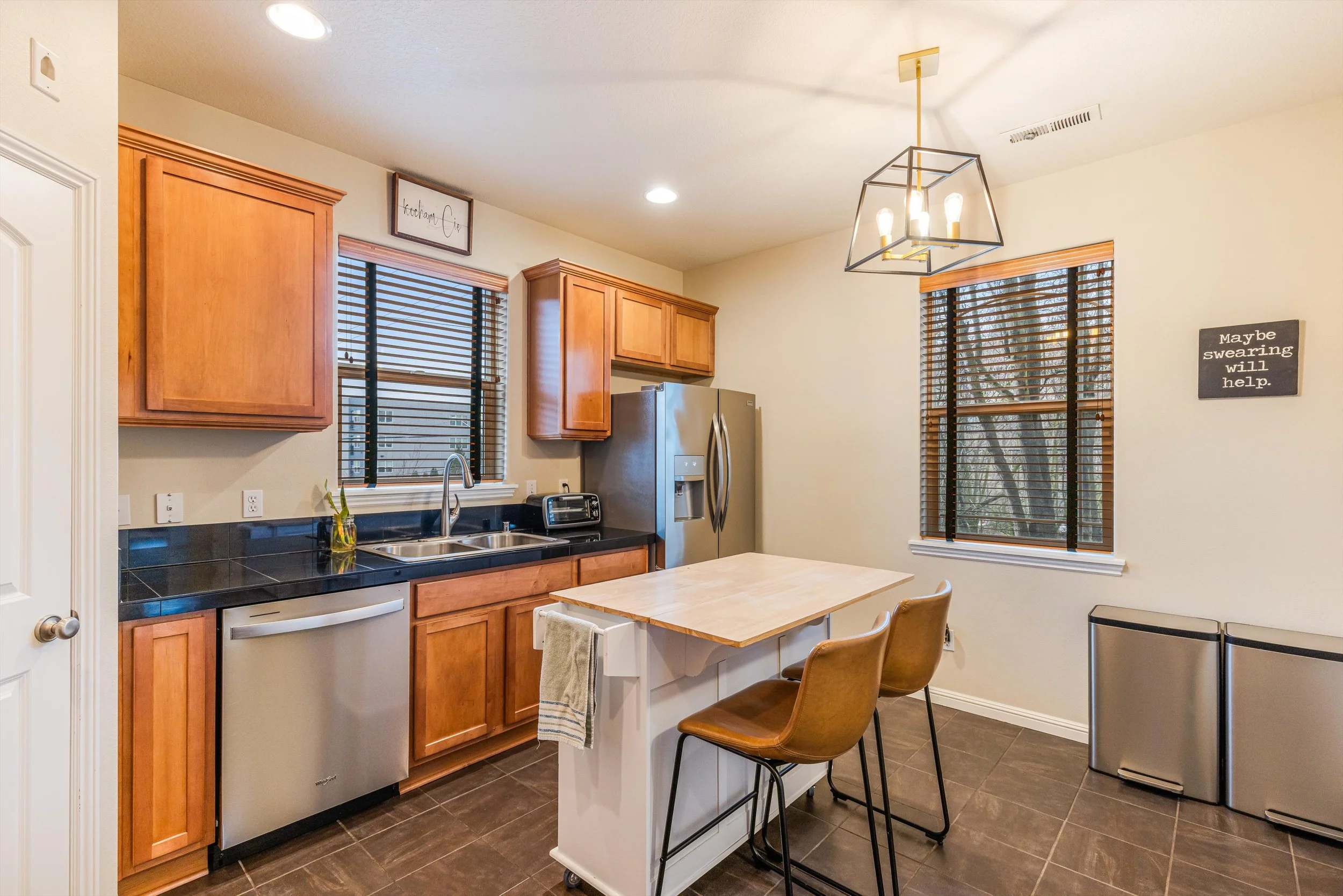 16-8201 NE 53rd Way-14.jpg