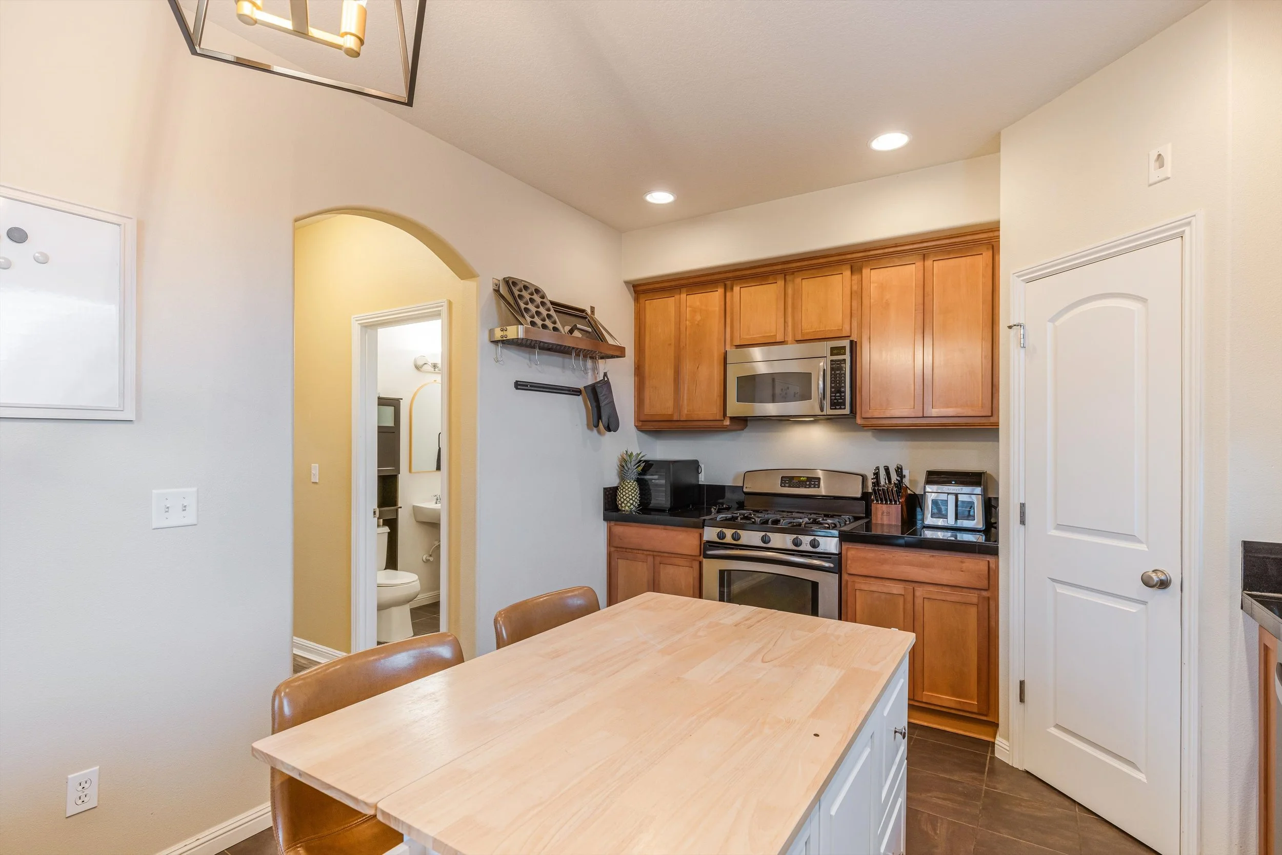 18-8201 NE 53rd Way-16.jpg