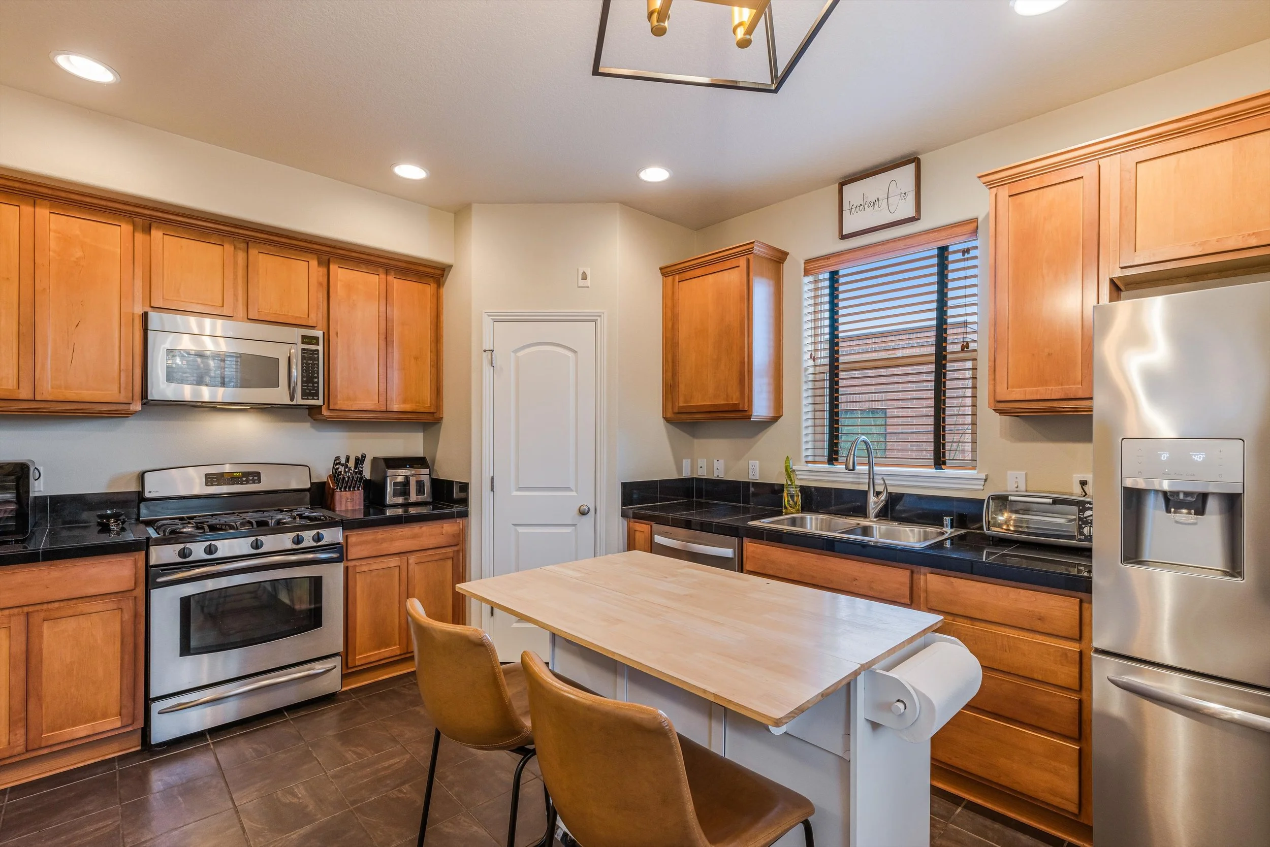 19-8201 NE 53rd Way-17.jpg