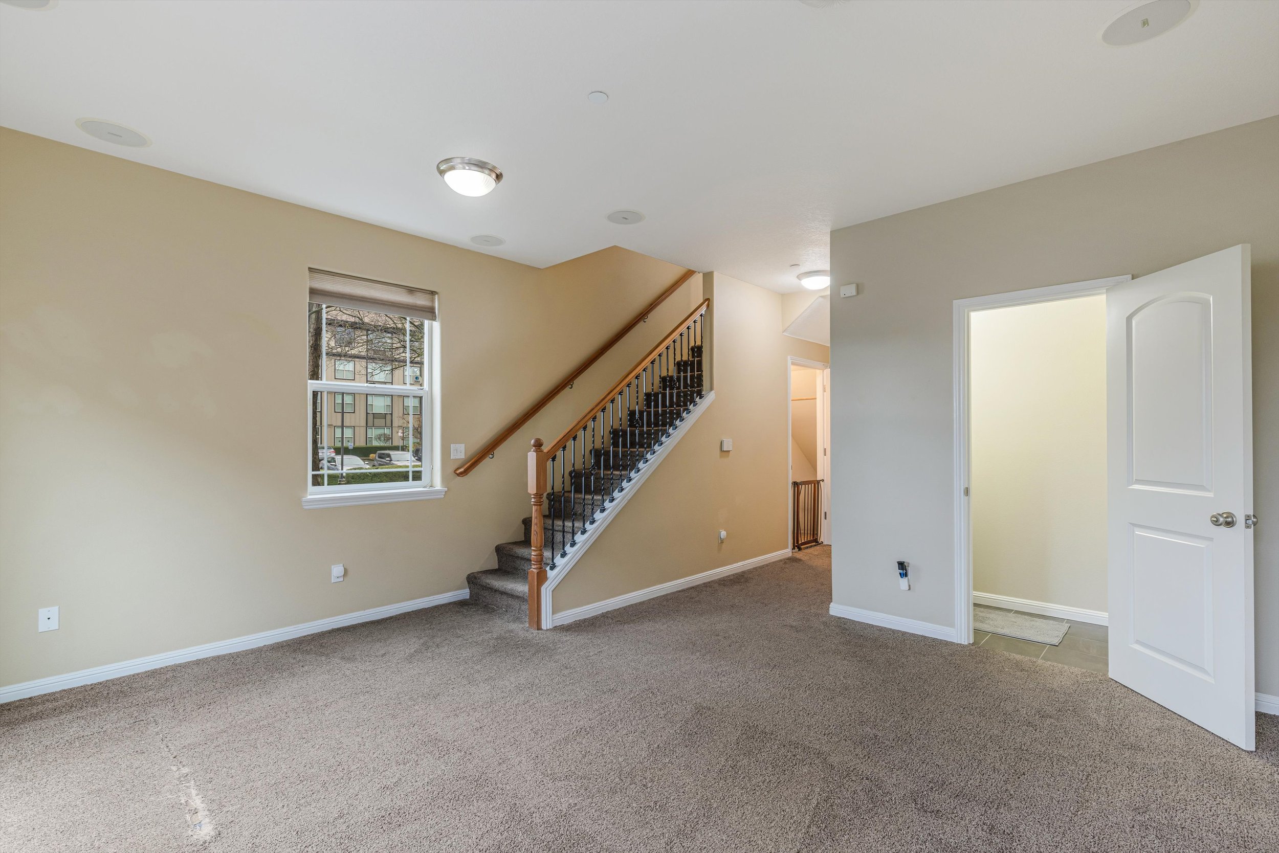 32-8201 NE 53rd Way-9.jpg