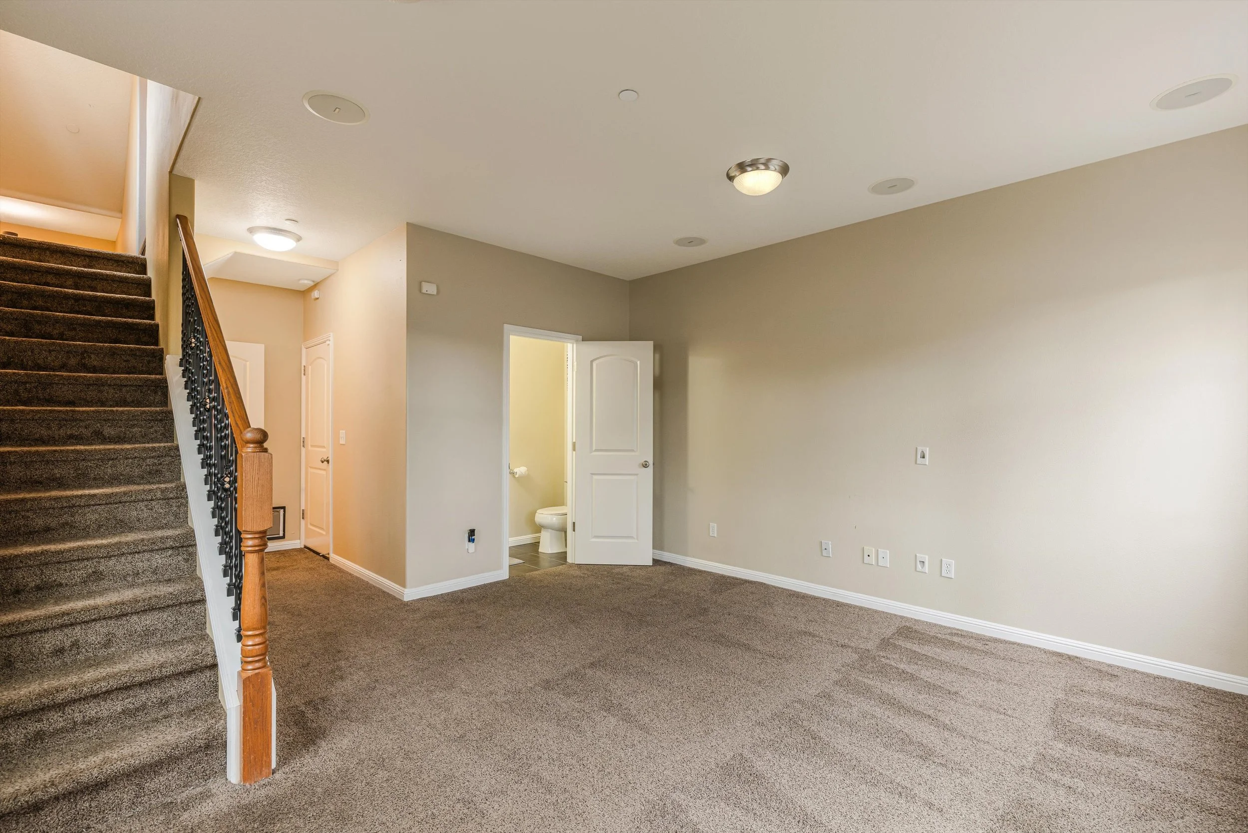 31-8201 NE 53rd Way-8.jpg