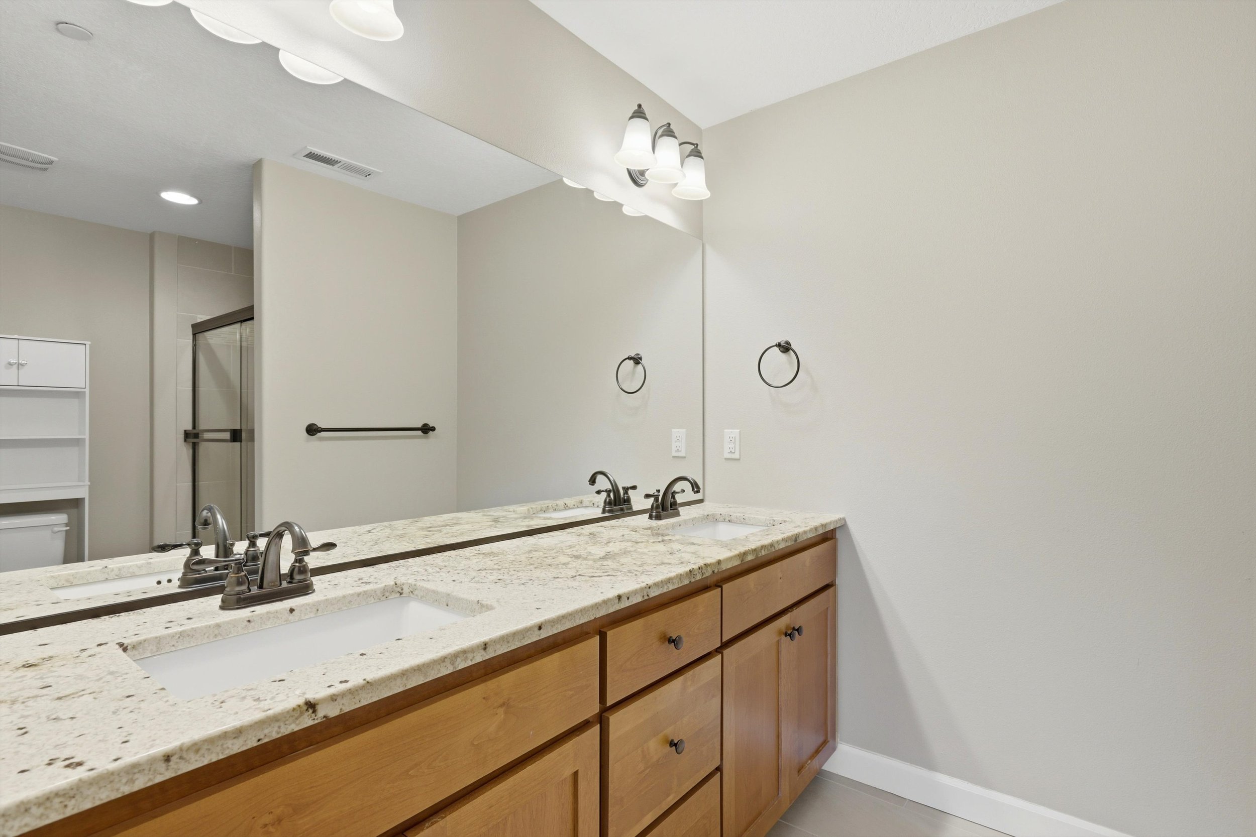 25-4307 NW Sage Loop (28).jpg