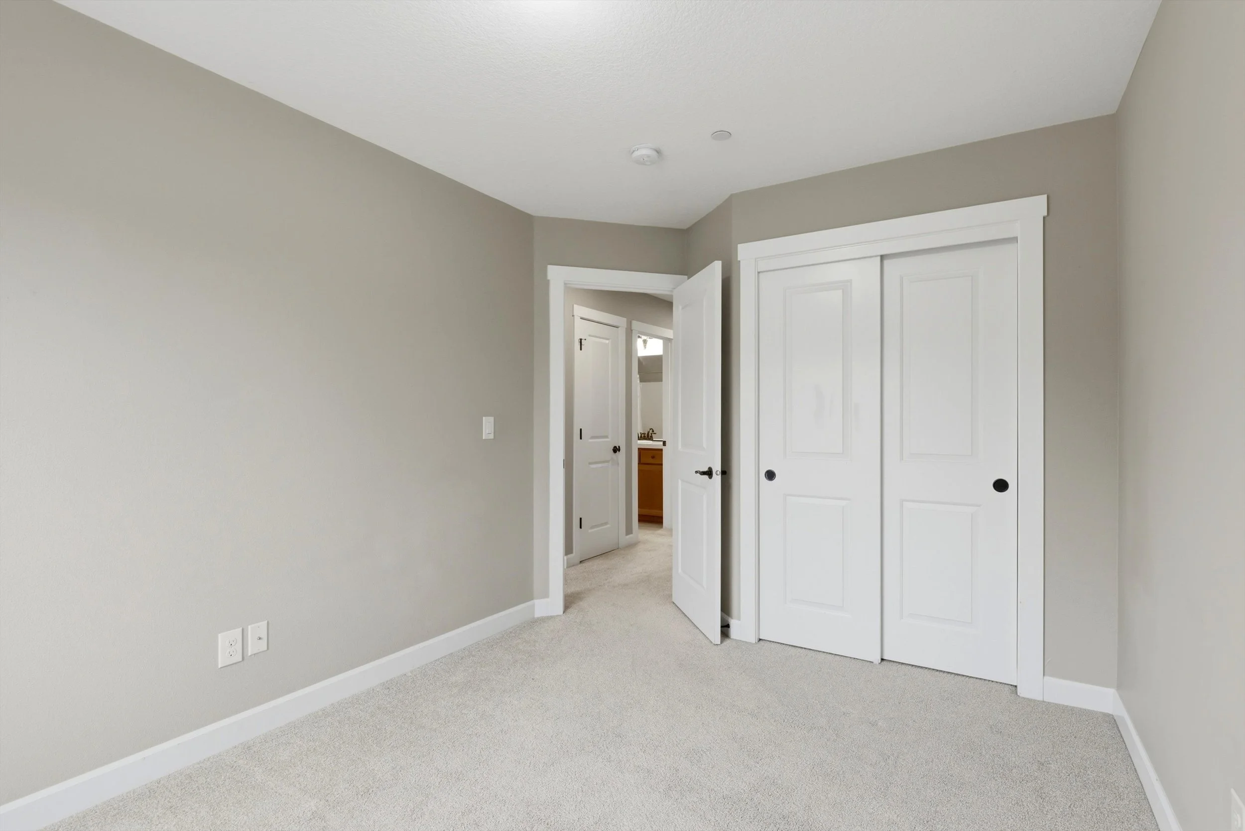 28-4307 NW Sage Loop (25).jpg