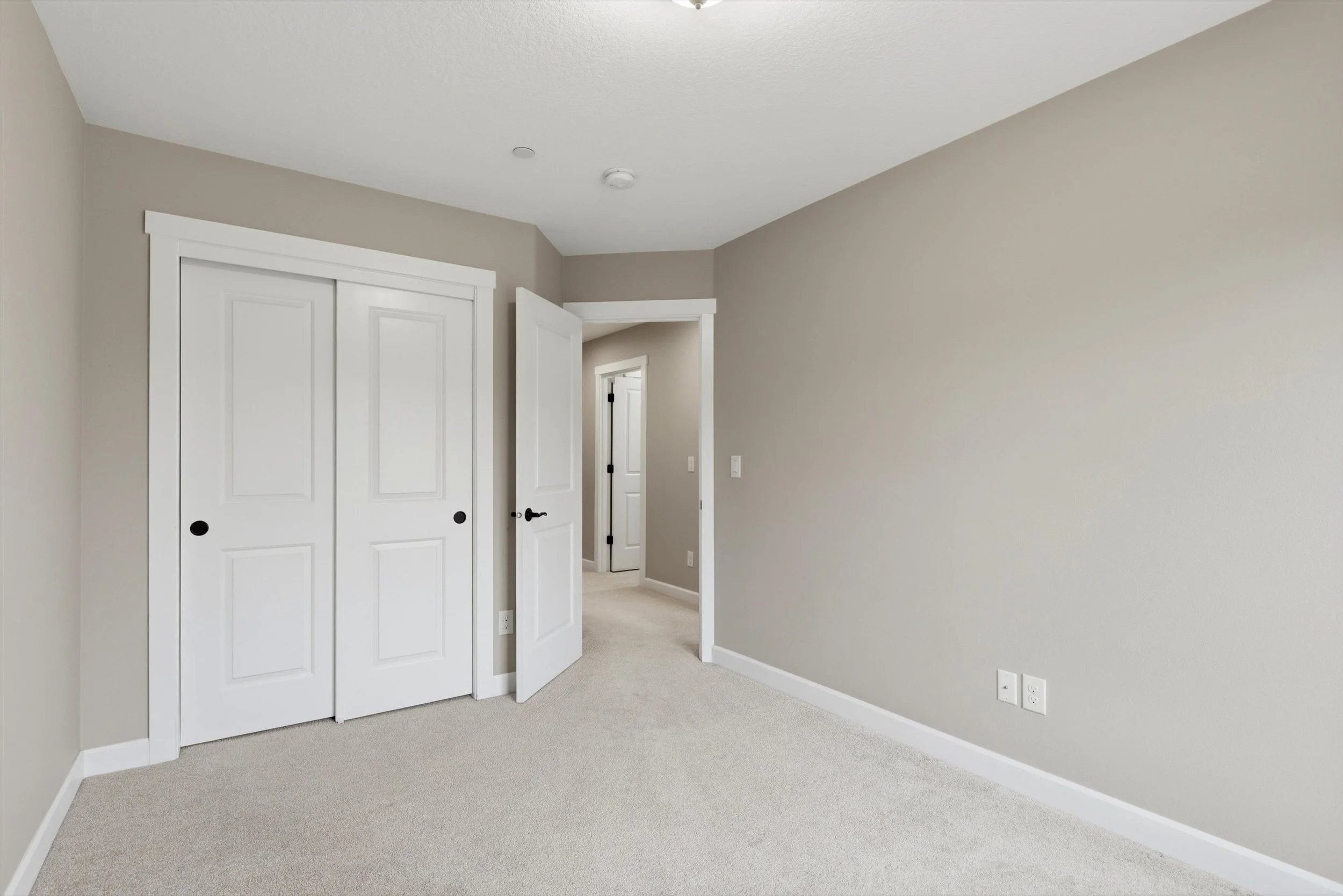 30-4307 NW Sage Loop (27).jpg