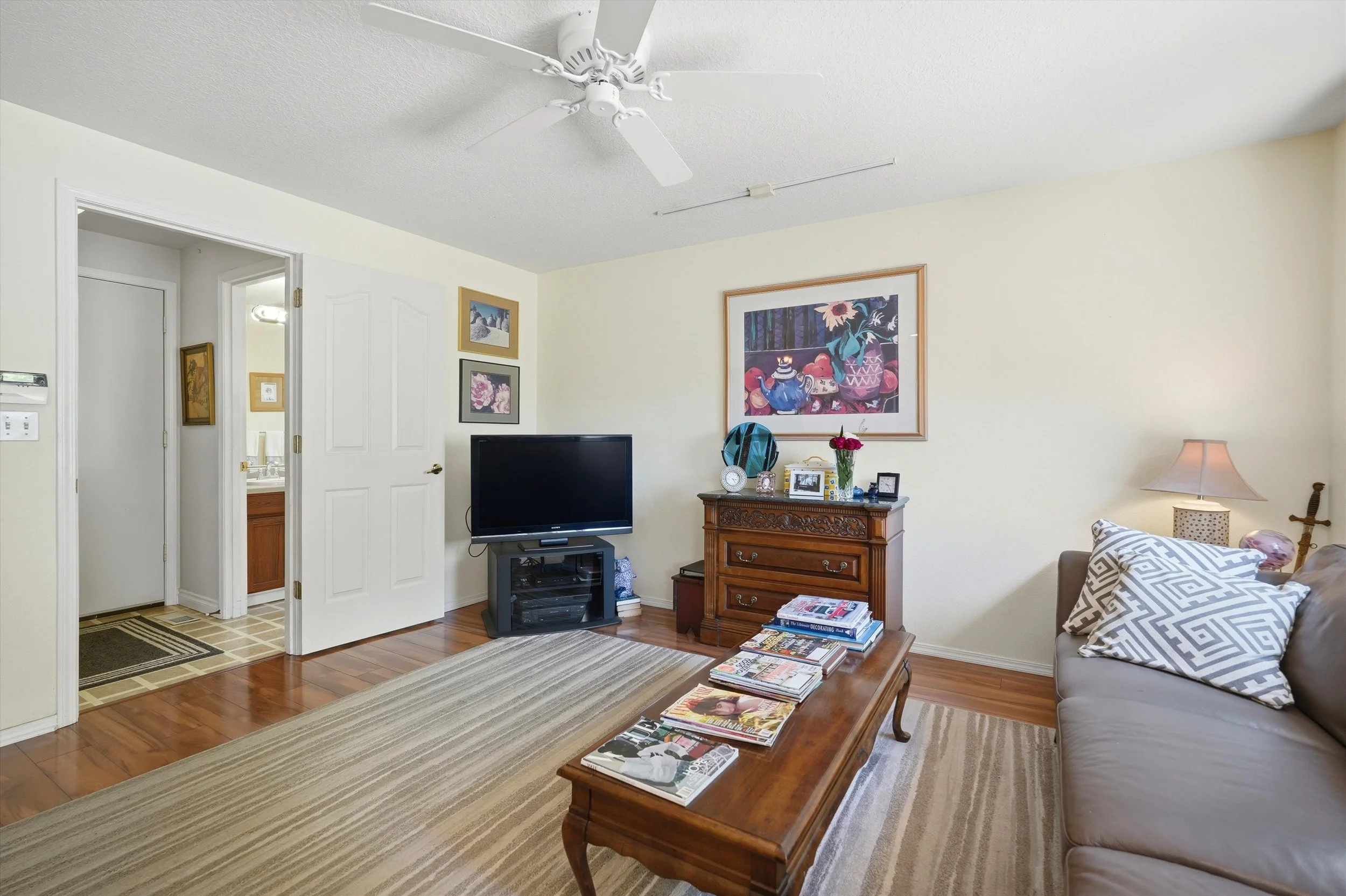 22-17407 SE 25th Way (14).jpg