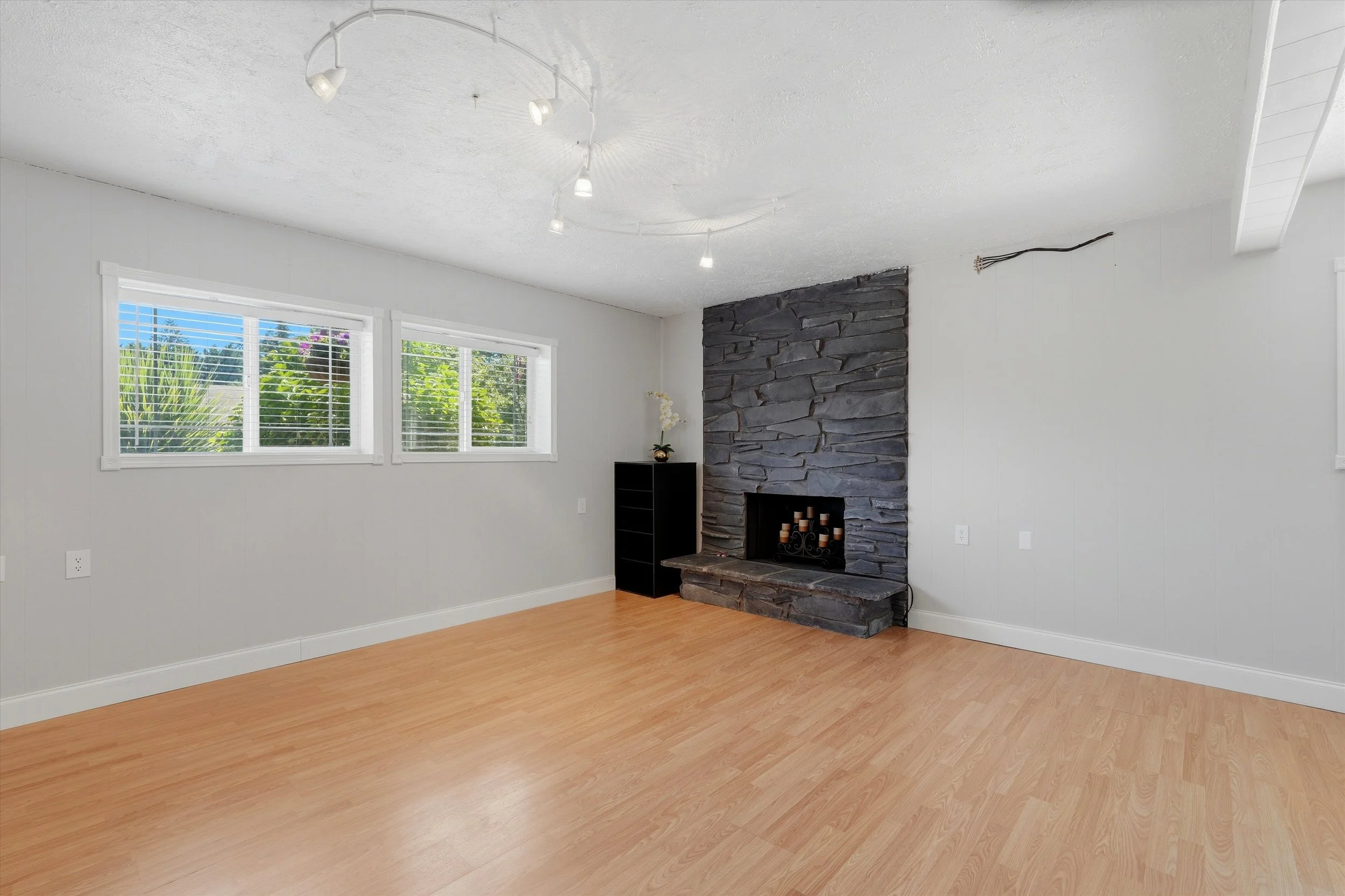 12-8404 NE 29th Ave-6.jpg