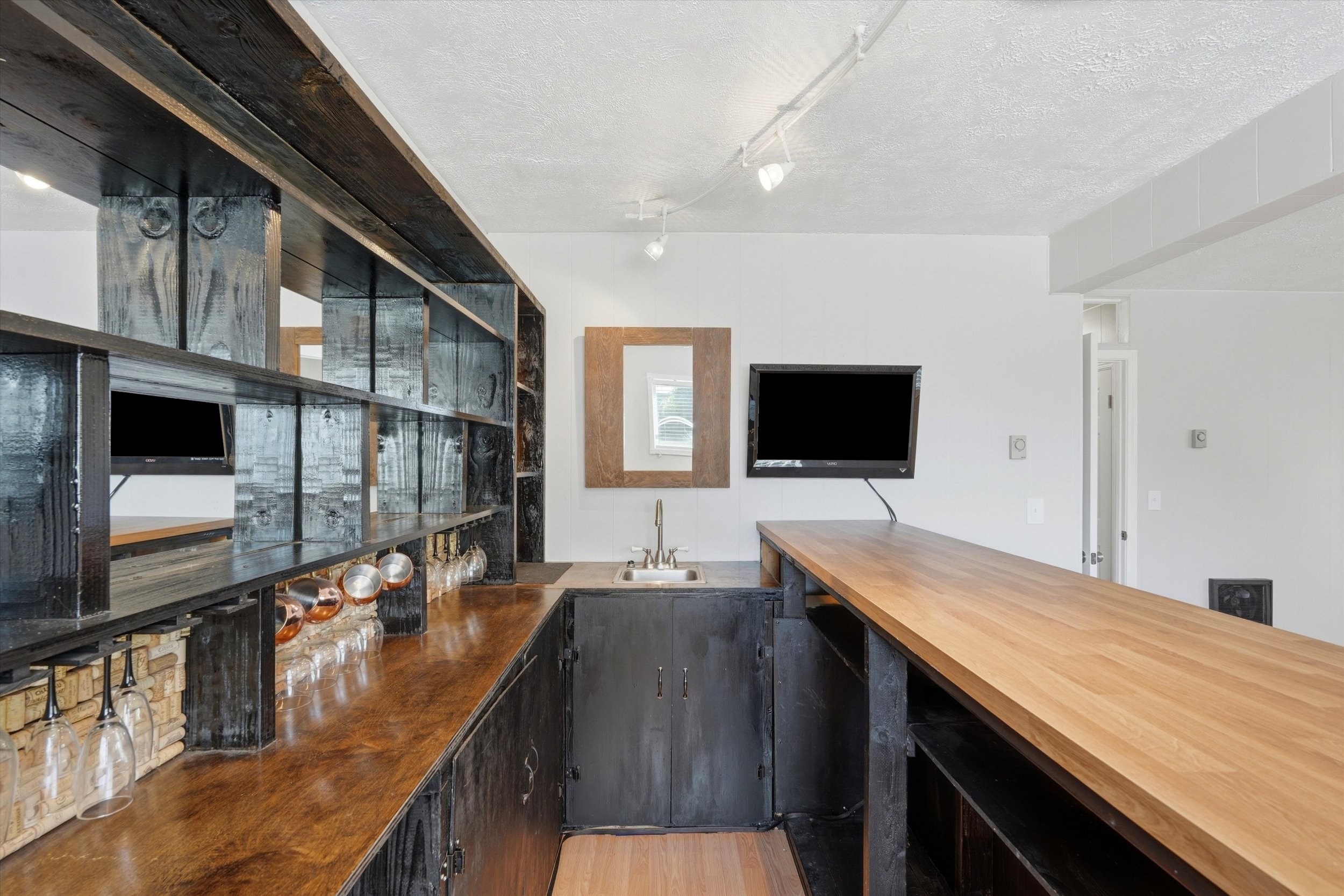 14-8404 NE 29th Ave-5.jpg