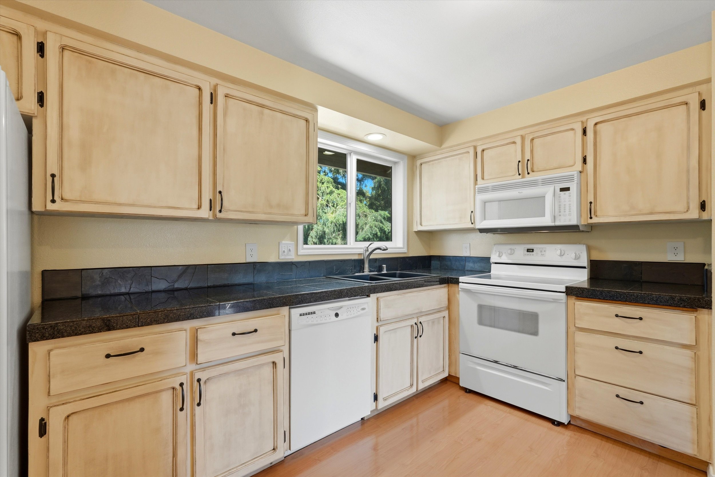 16-8404 NE 29th Ave-14.jpg