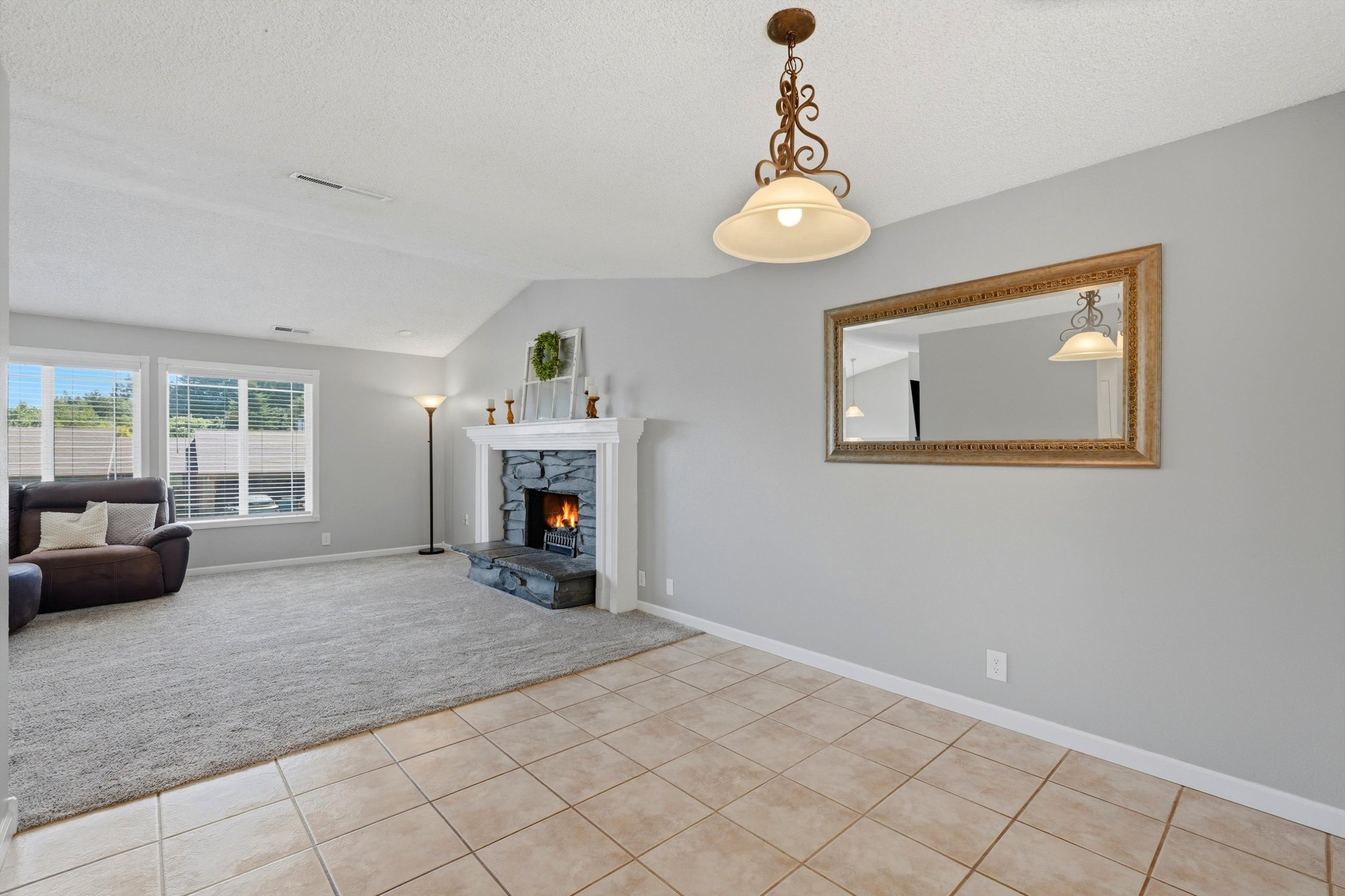 23-8404 NE 29th Ave-13.jpg