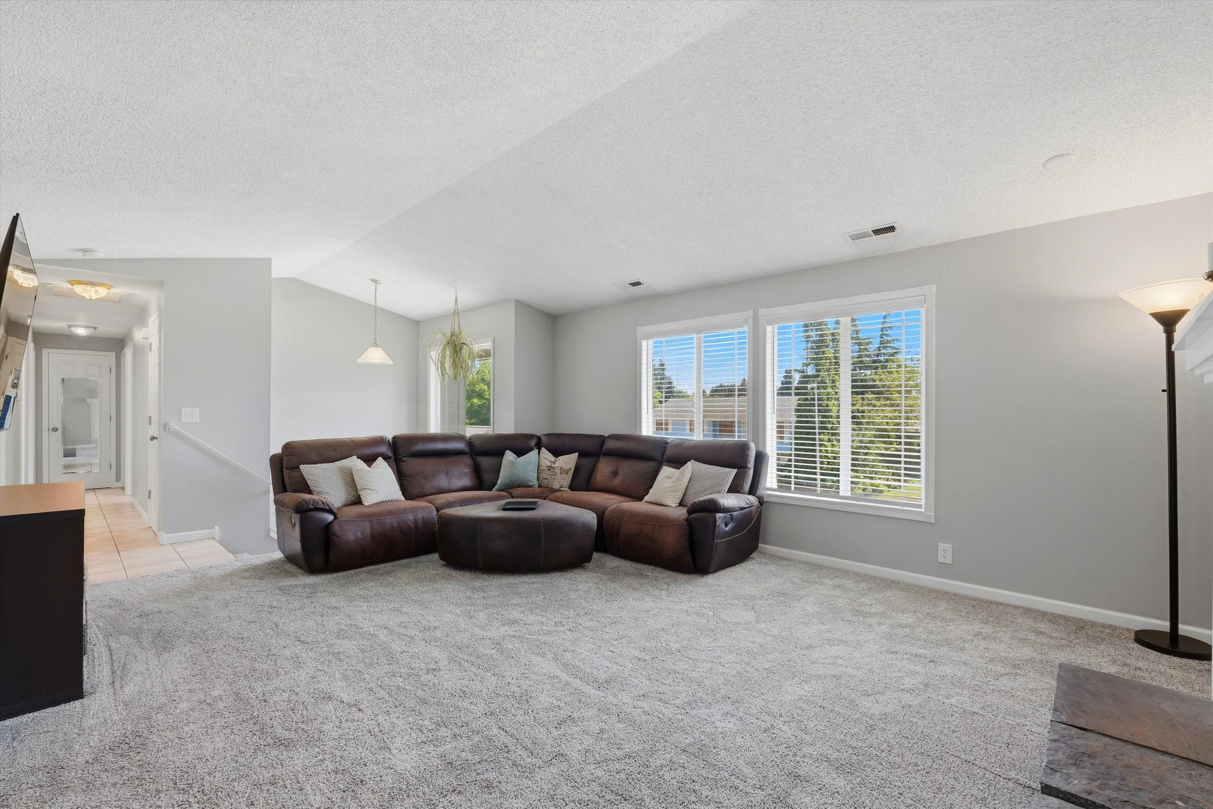 25-8404 NE 29th Ave-11.jpg