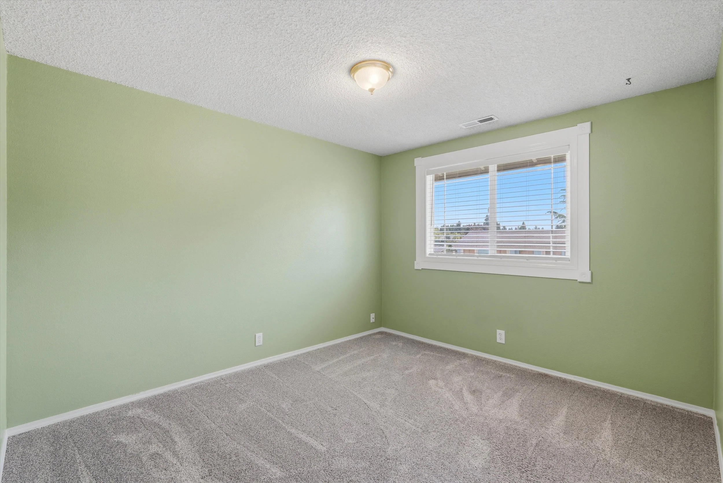 28-8404 NE 29th Ave-18.jpg