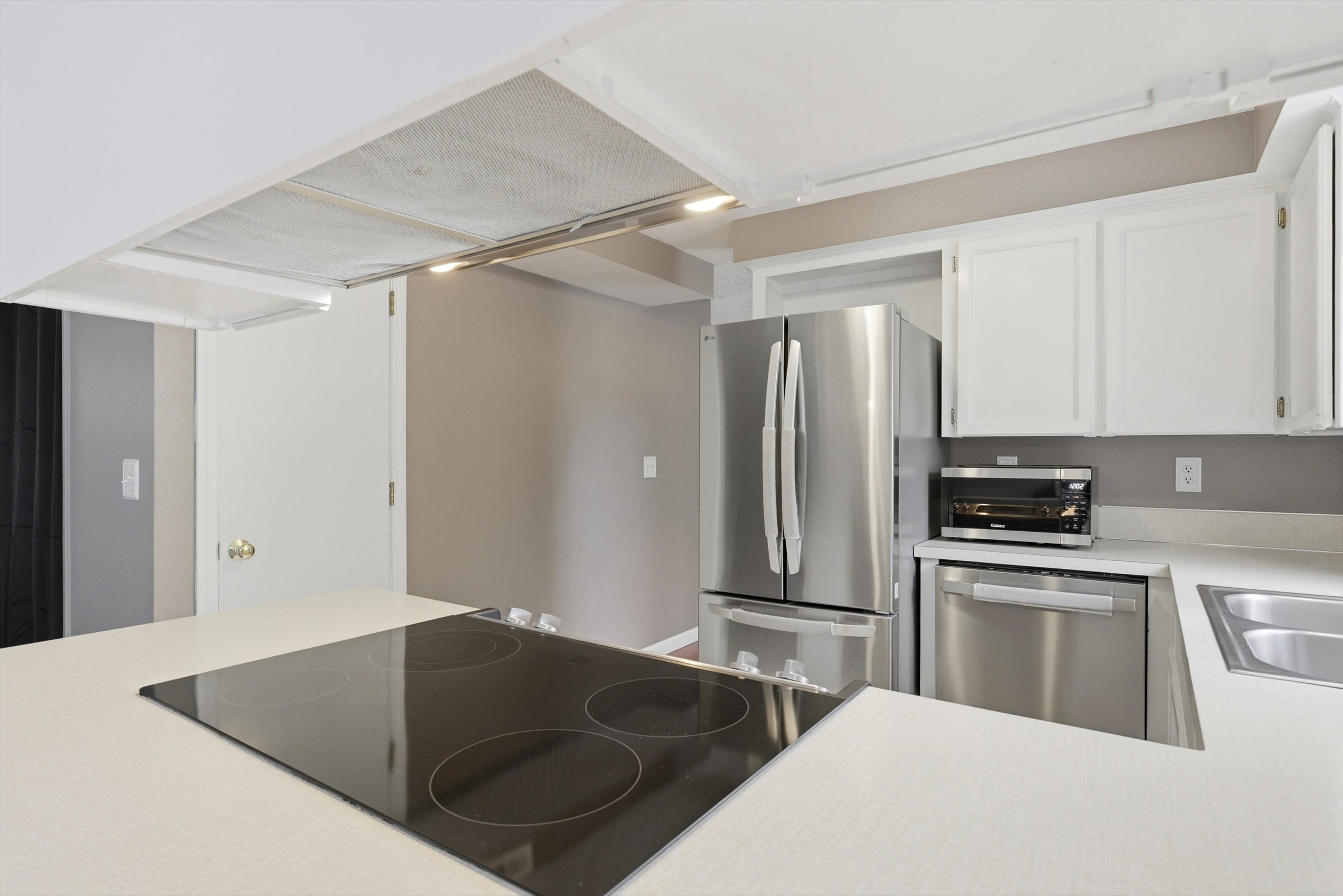 22-10112 NW 4th Ave-9.jpg