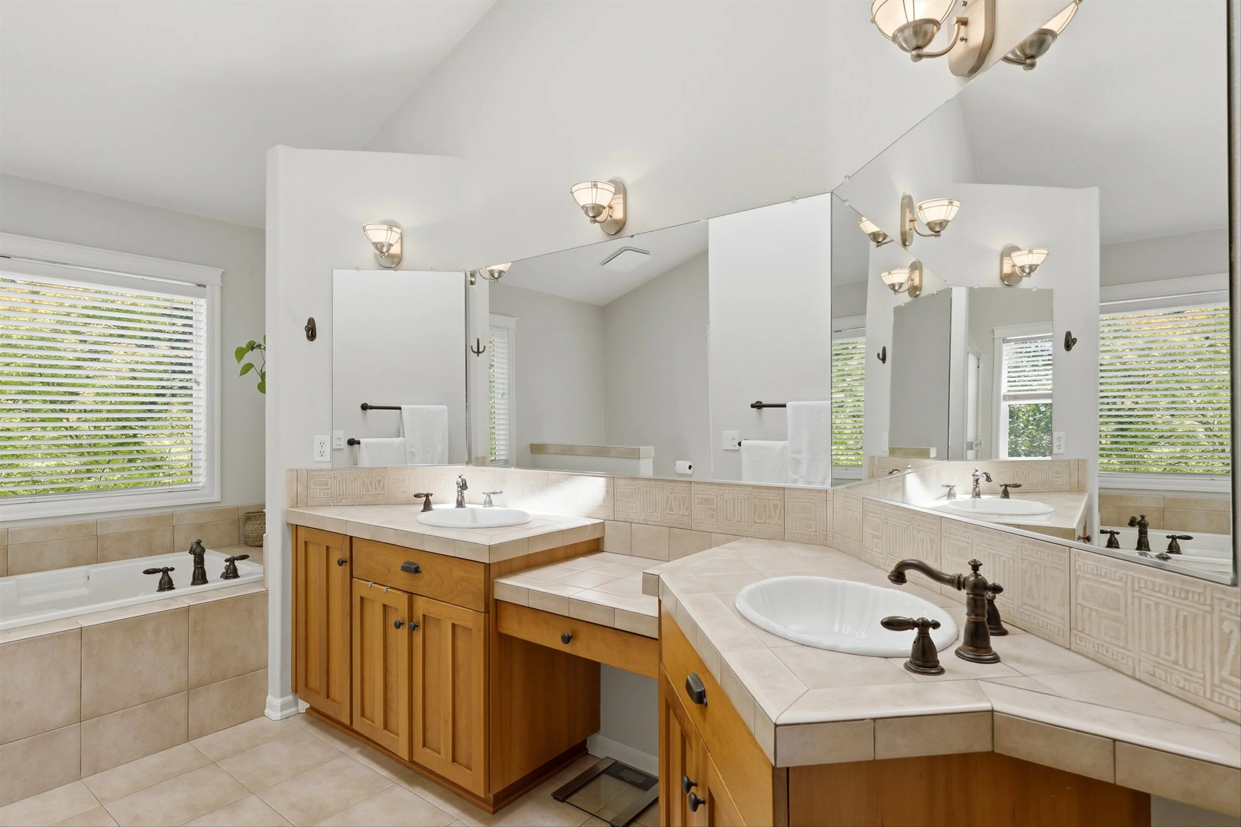 37-2237 NW Utah Ct-38.jpg