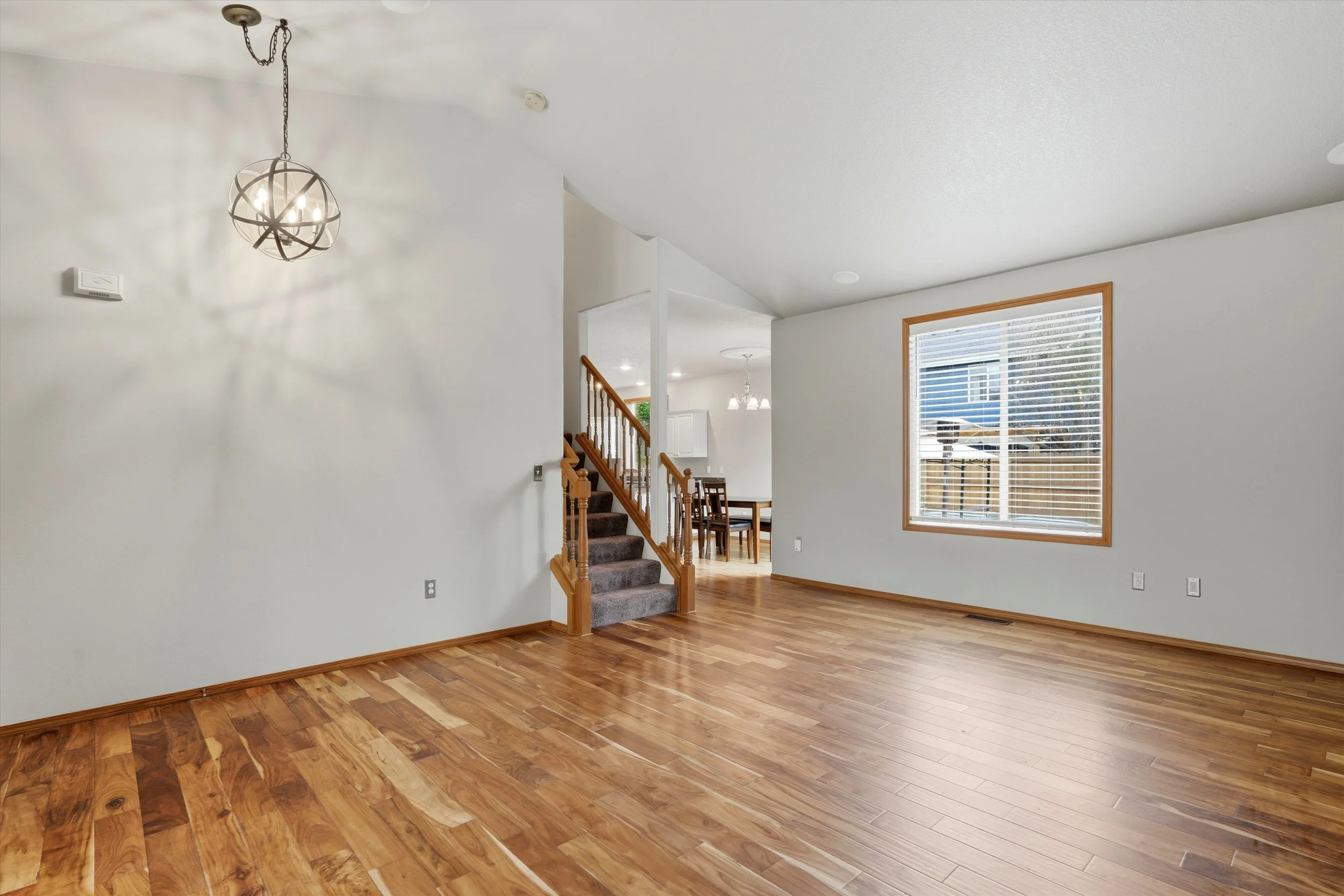 16-5611 NE 50th Pl-3.jpg