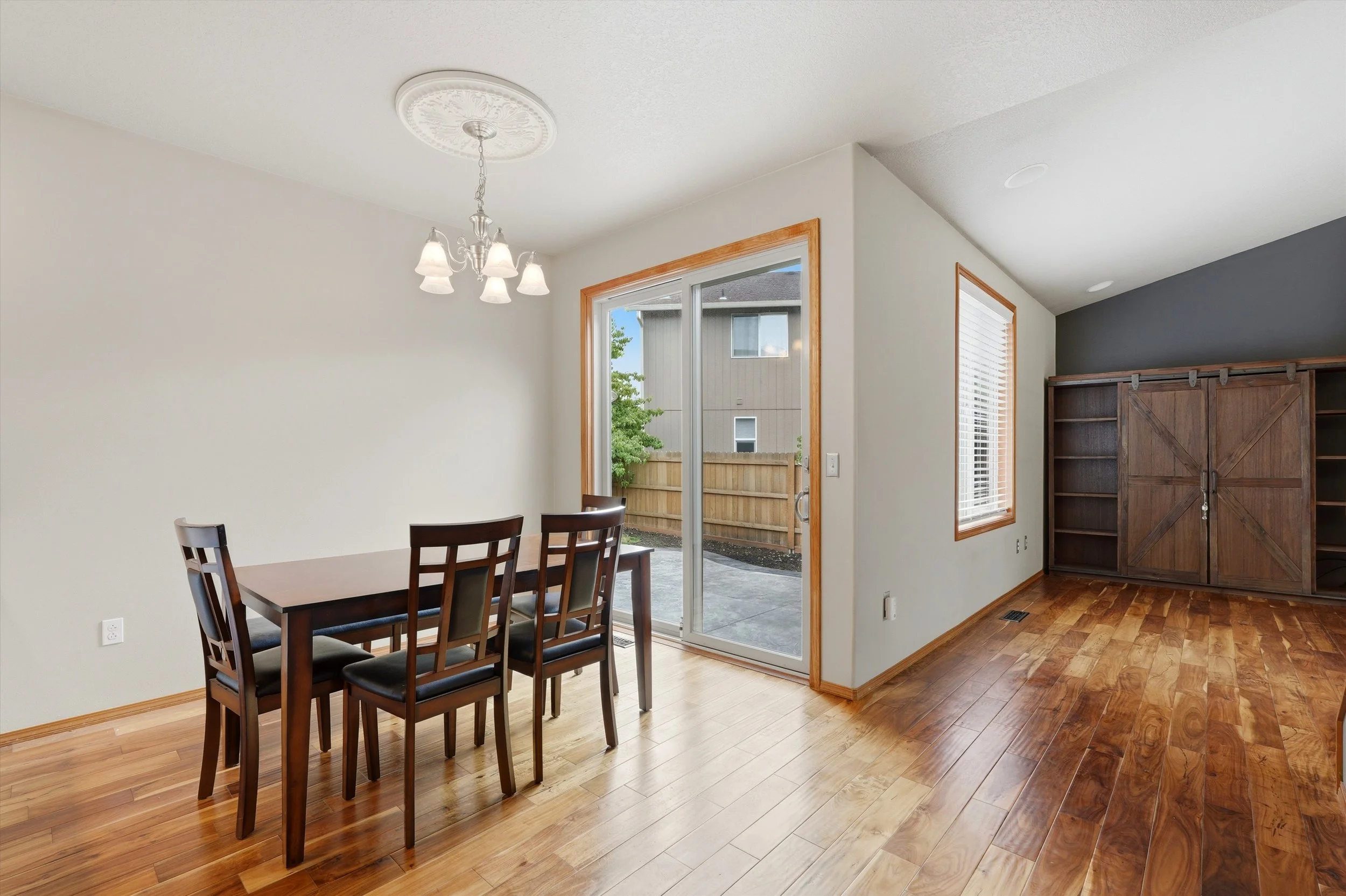 20-5611 NE 50th Pl-8.jpg