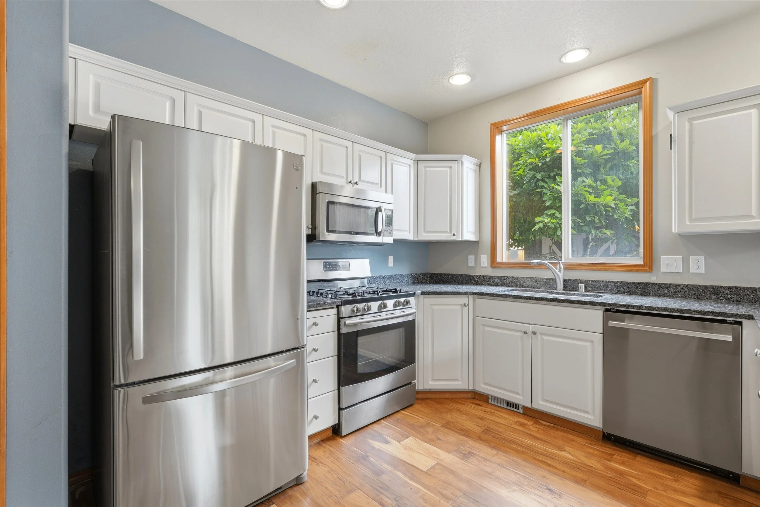 23-5611 NE 50th Pl-11.jpg
