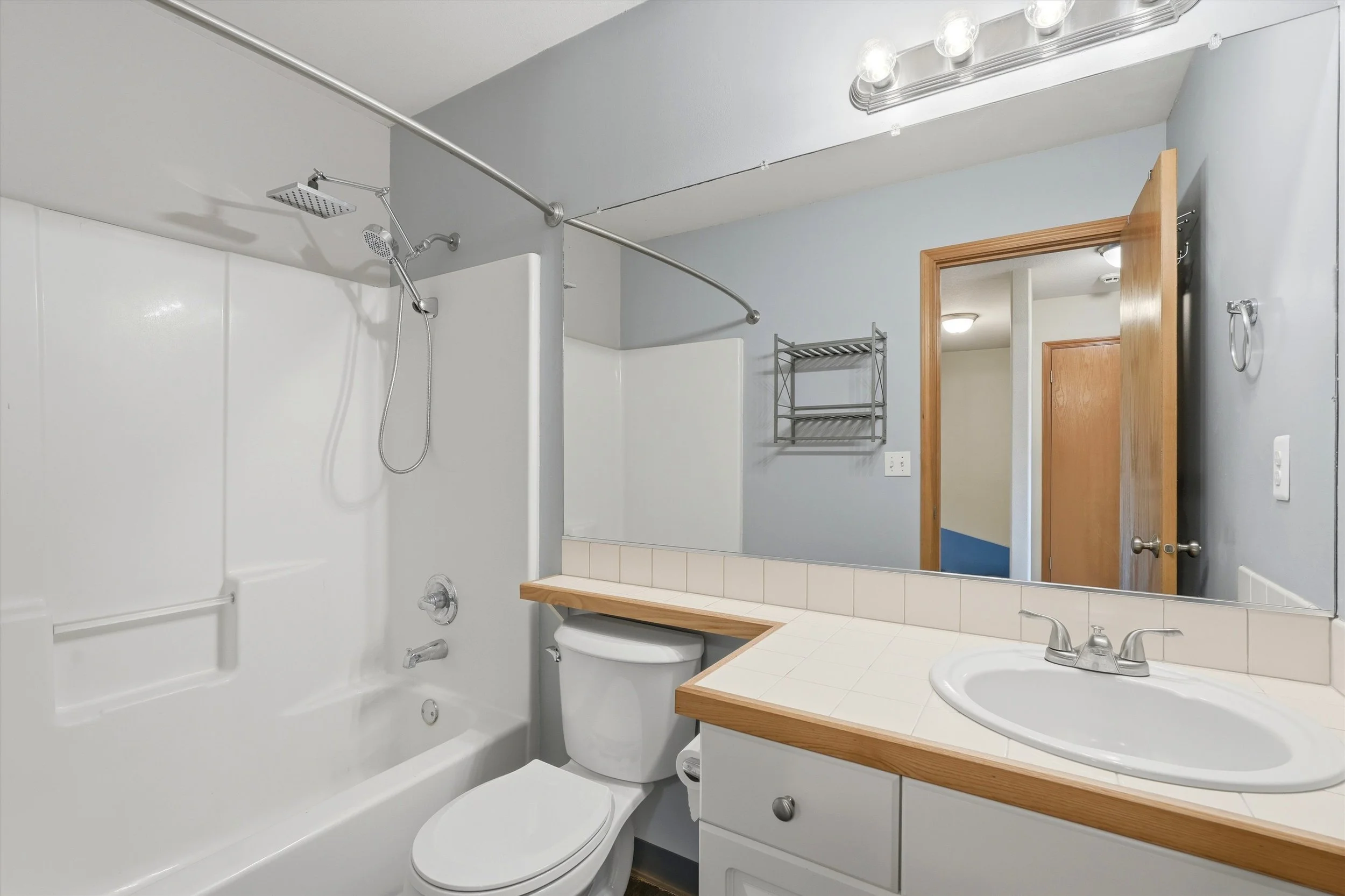 27-5611 NE 50th Pl-16.jpg