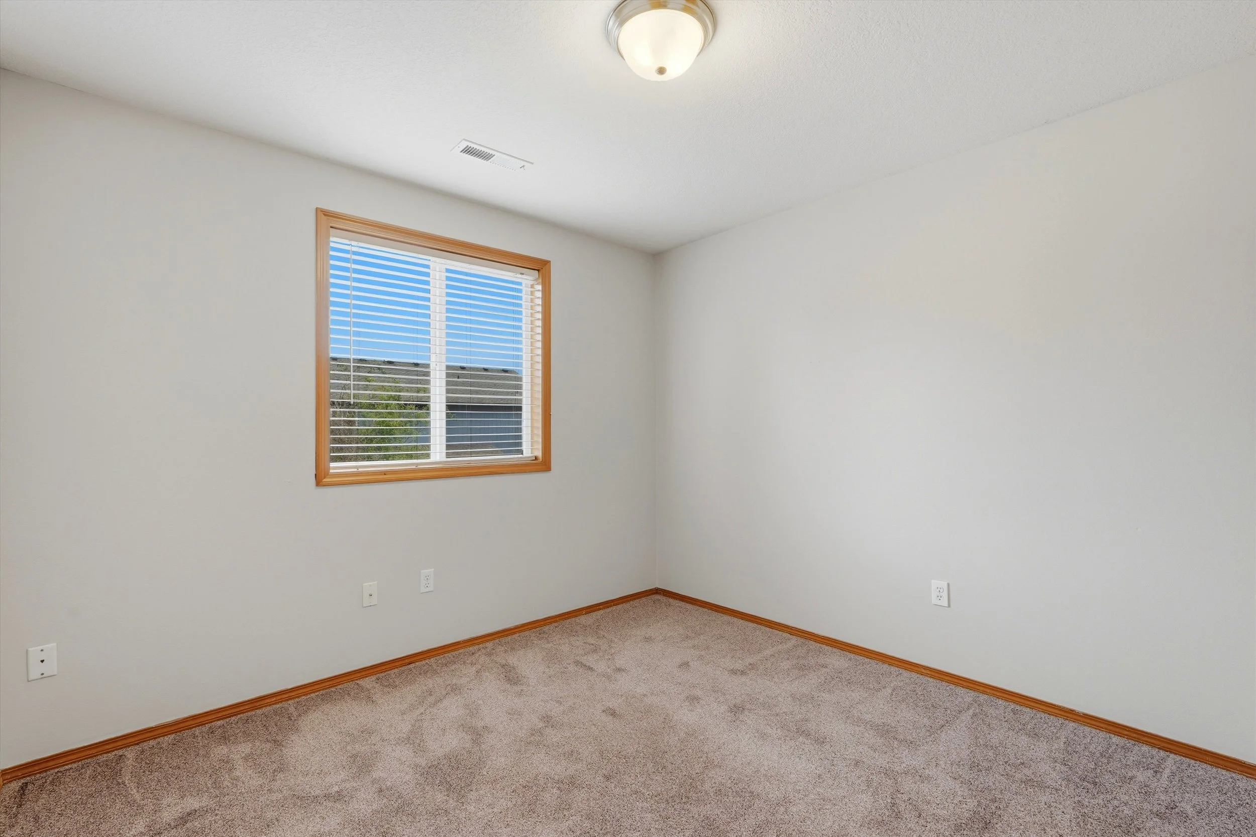 37-5611 NE 50th Pl-26.jpg