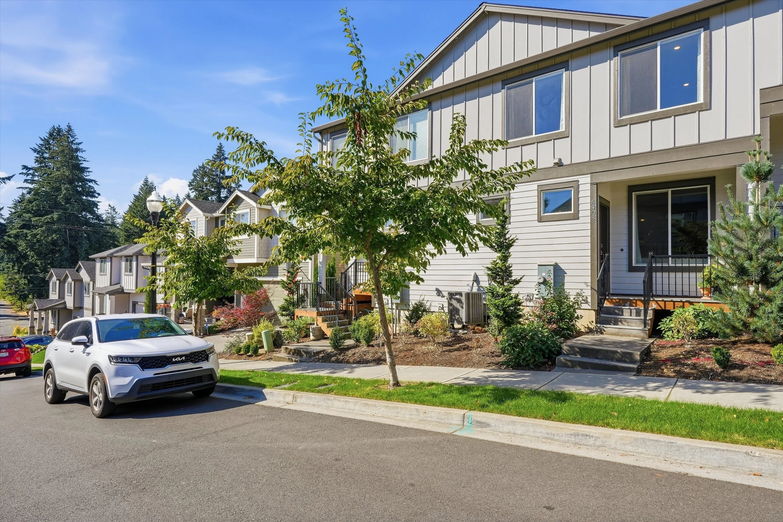 02-6908 NE 16th Ave-2.jpg