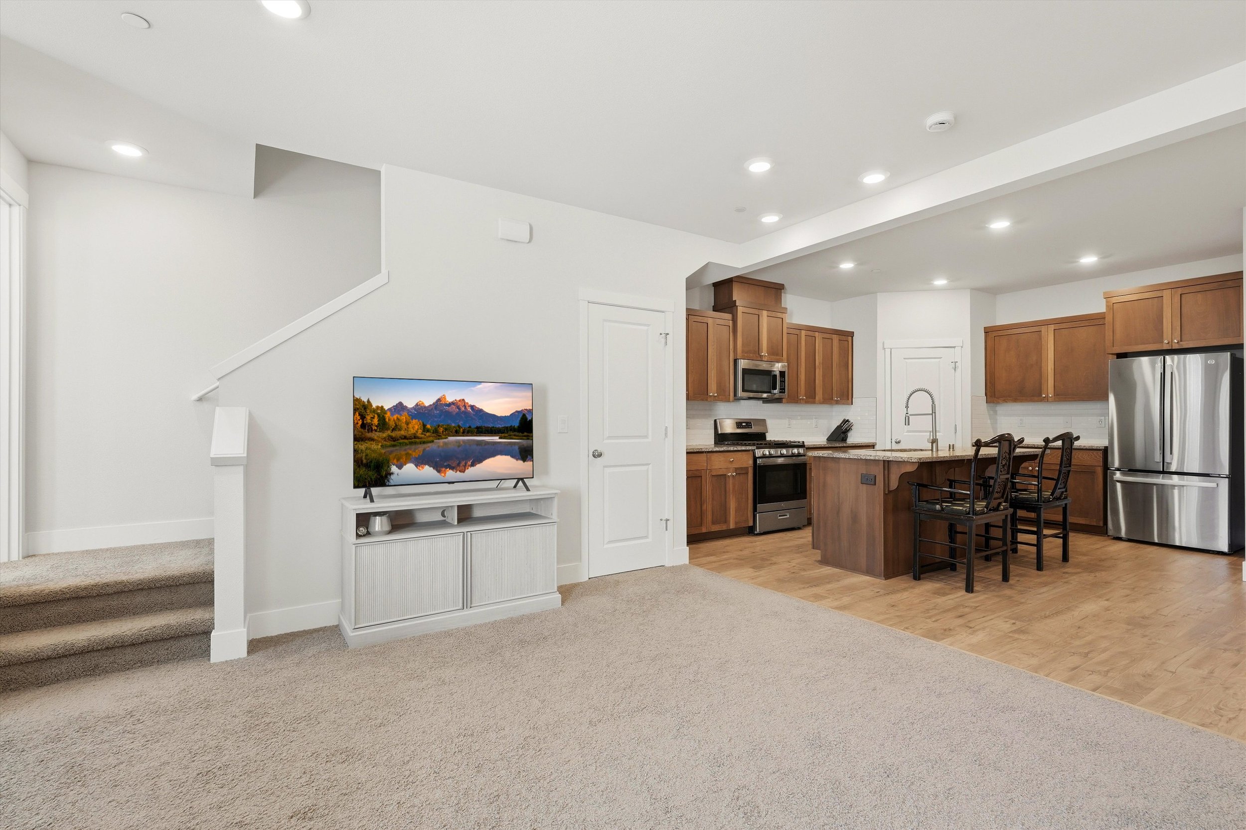 08-6908 NE 16th Ave-7.jpg