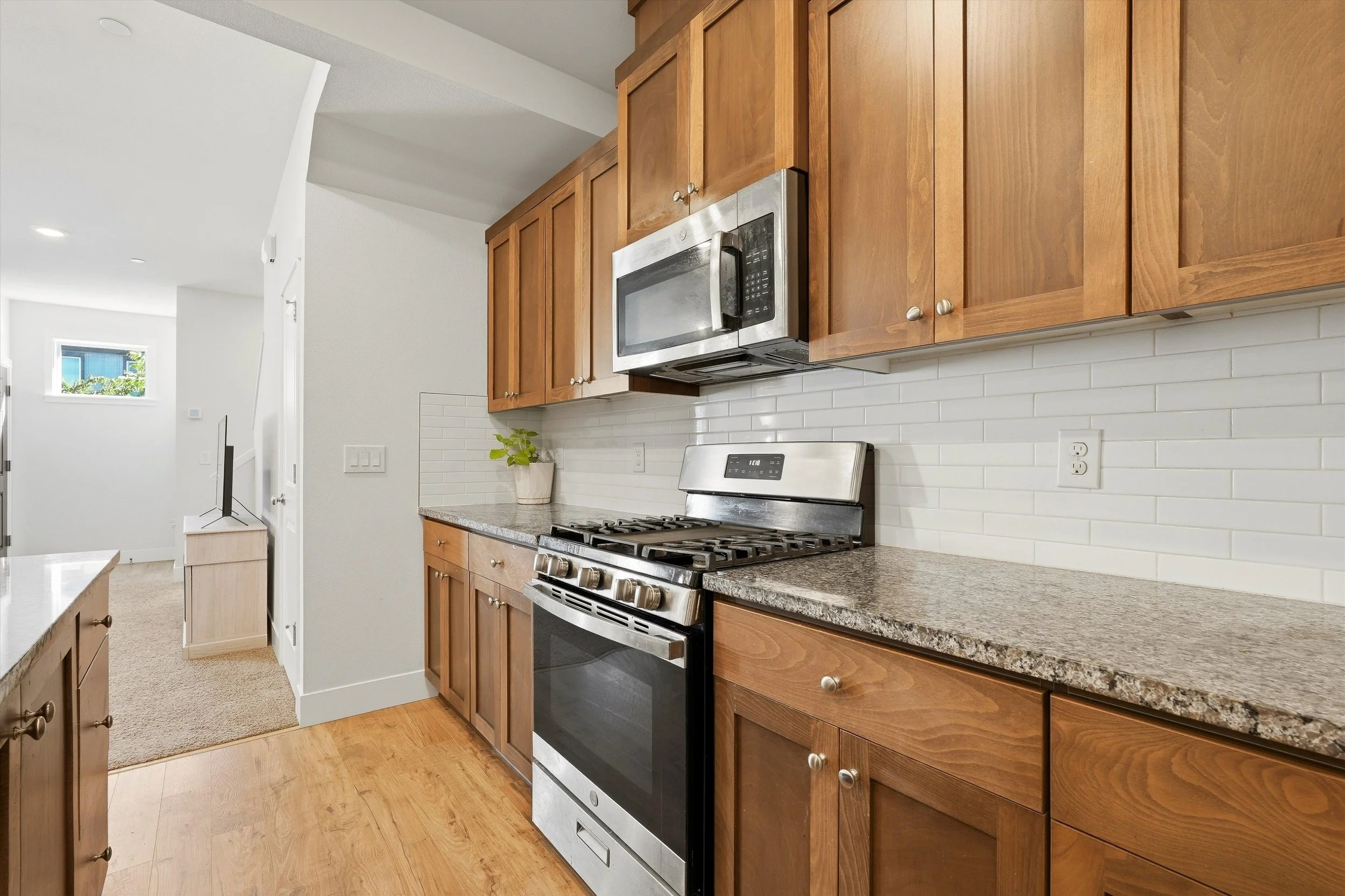 11-6908 NE 16th Ave-12.jpg