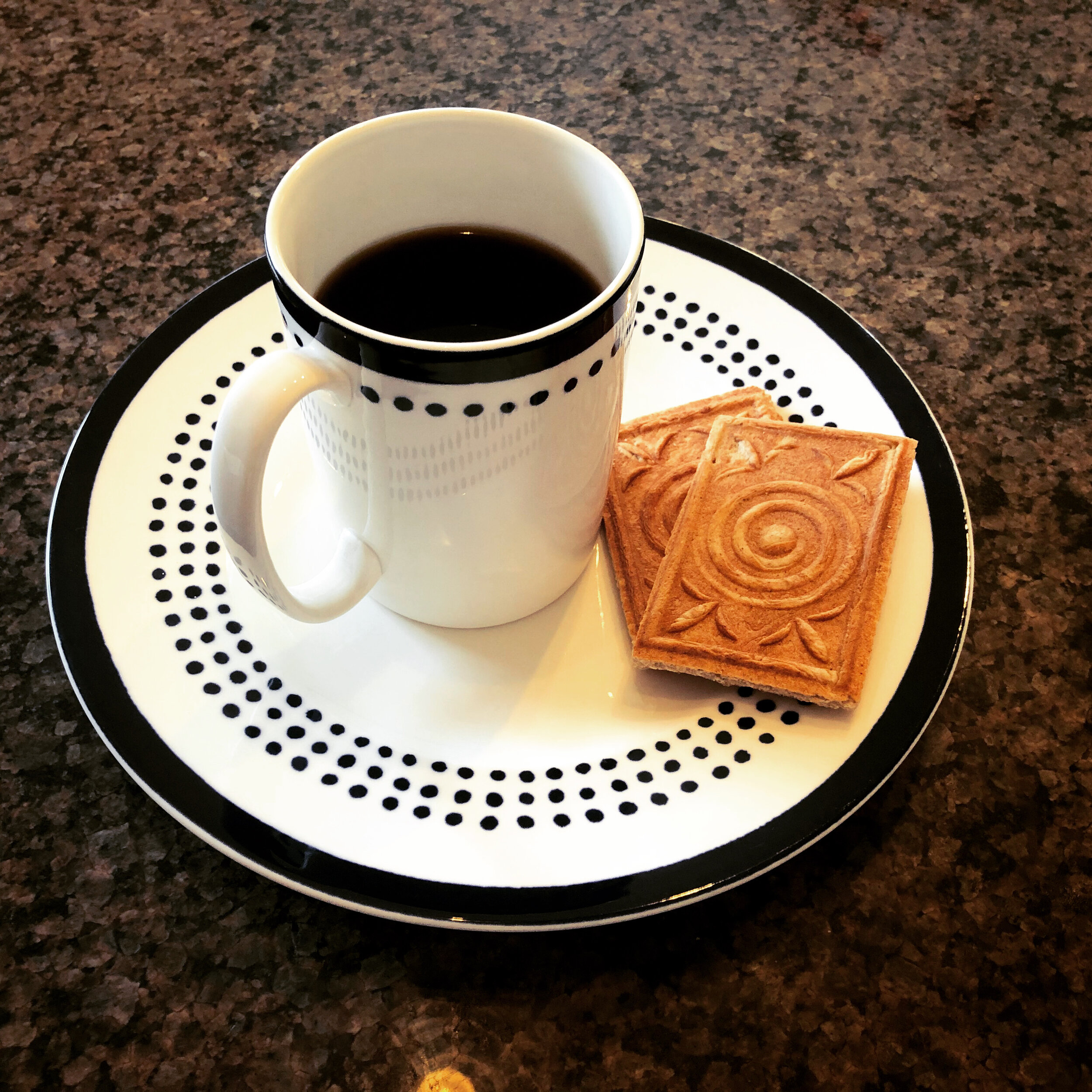 Zimtwaffels and Coffee.JPG