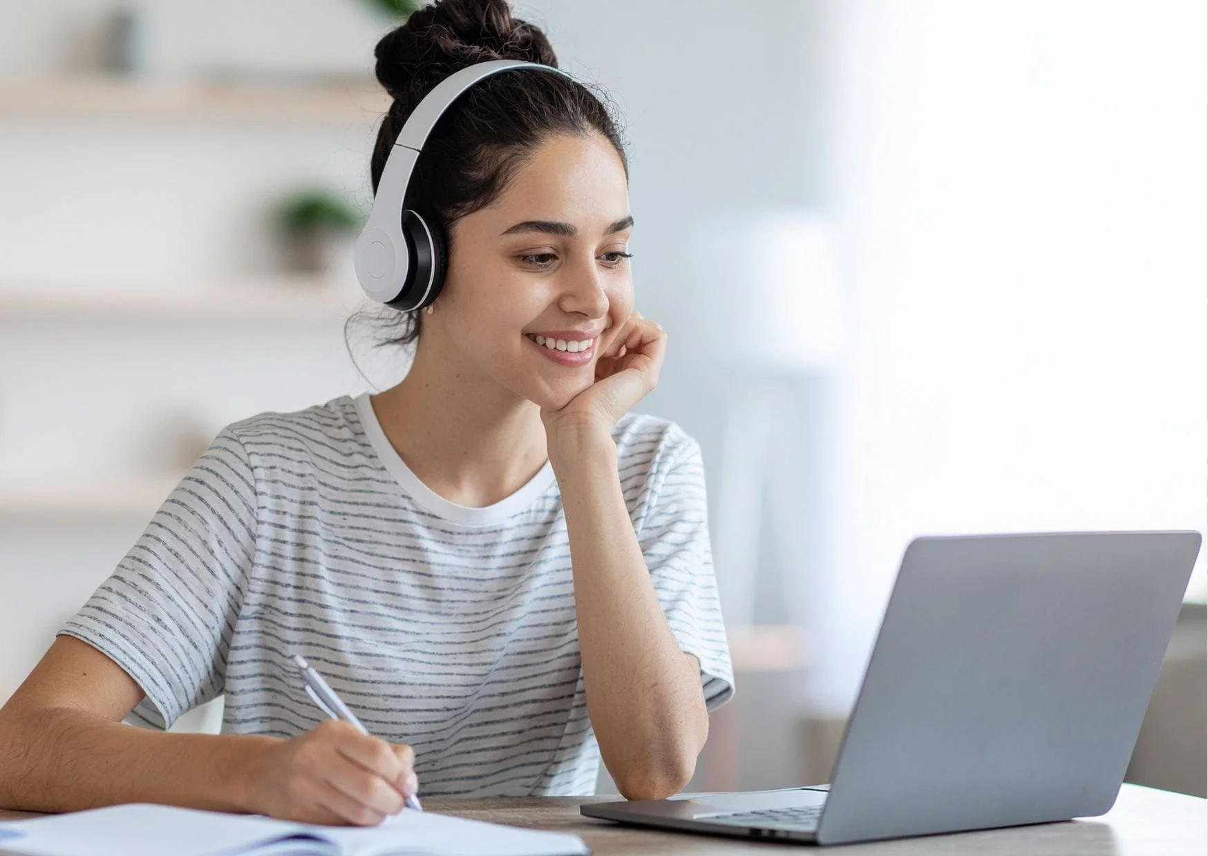 Minds Underground Medicine Applicant attending her online summer school for super-curricular enrichment to enhance her application