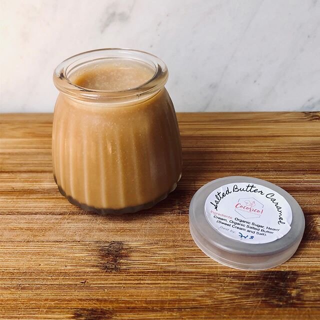 🐓 Salted Butter Caramel 😍!⠀
This is one of our signature (and favorite!) products.⠀
⠀
👩🏻&zwj;🍳Wondering how to eat it? Well... plenty of options: with apple slices, as a spread on pancakes, toasts, crepes, drizzled on granola, ice cream or on ou