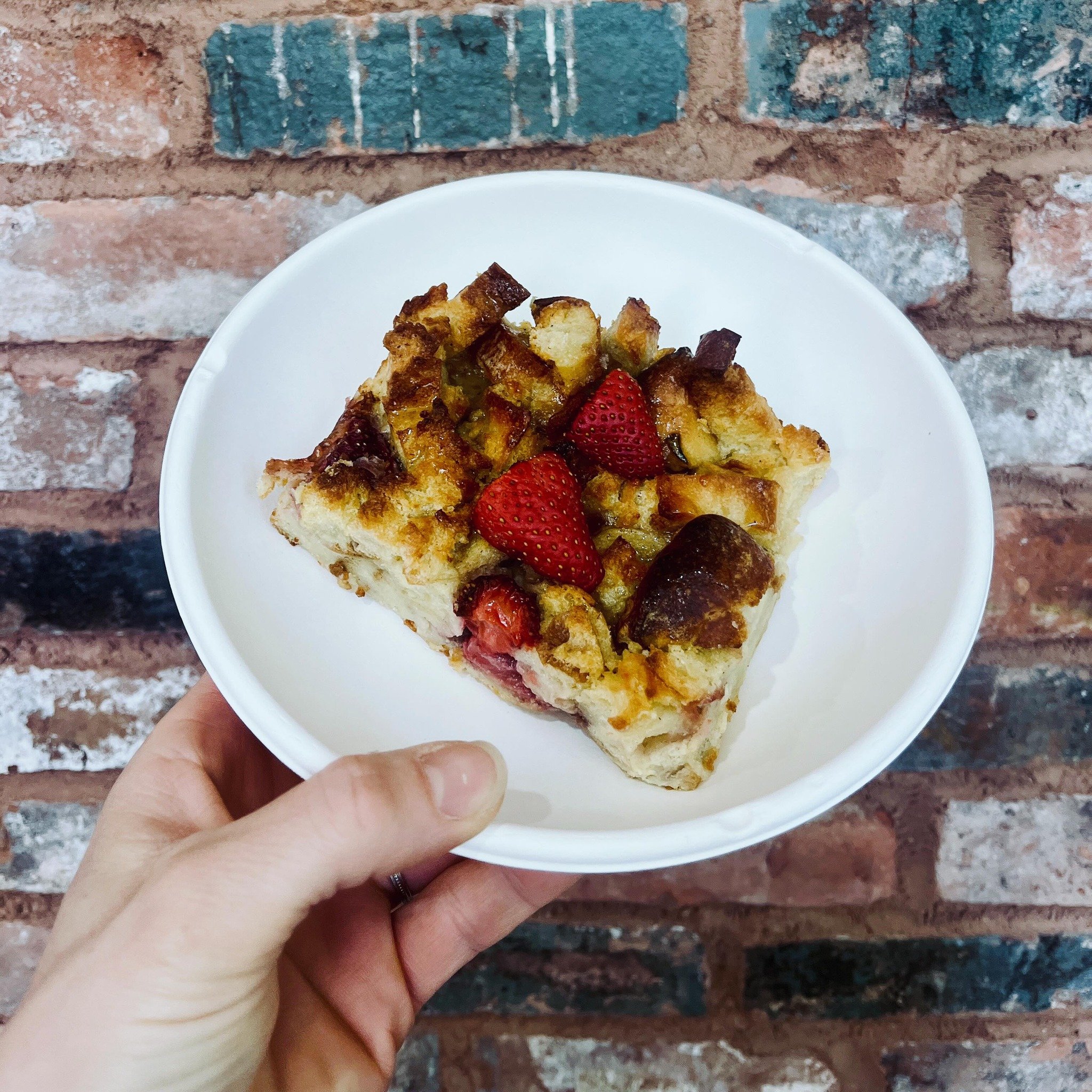New local collab 🍓✌🏼!
Our @kelleysberryfarm STRAWBERRY bread pudding will be available this Tuesday for the very first time!

Don&rsquo;t walk, run and find it at @eastnashvillefarmersmarket (3:30 pm - 6:30 pm) and our Bakery and Cafe on Division S
