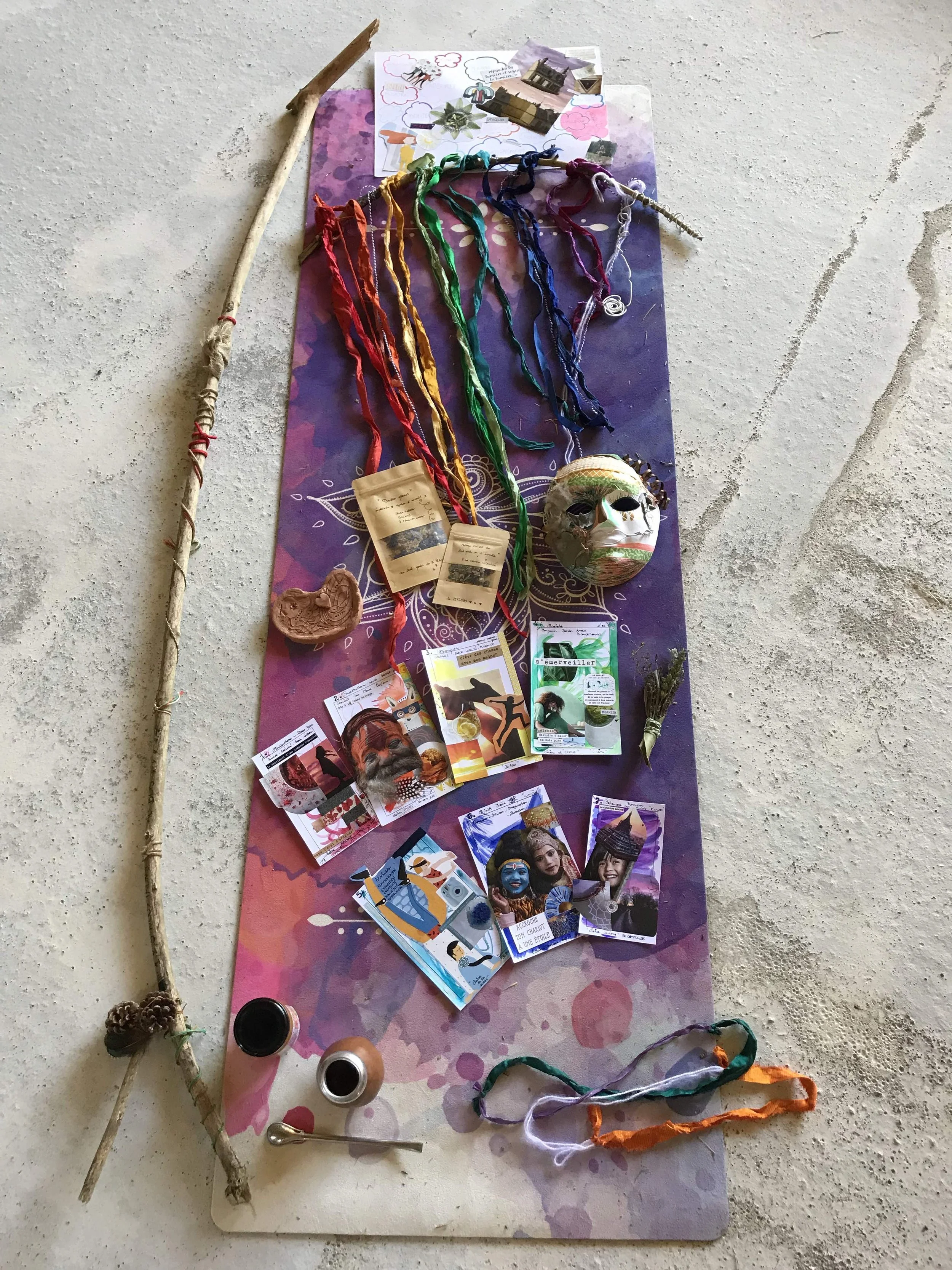 LES VENDREDI HAPPY YOGAART AVEC COM' À LA MAISON