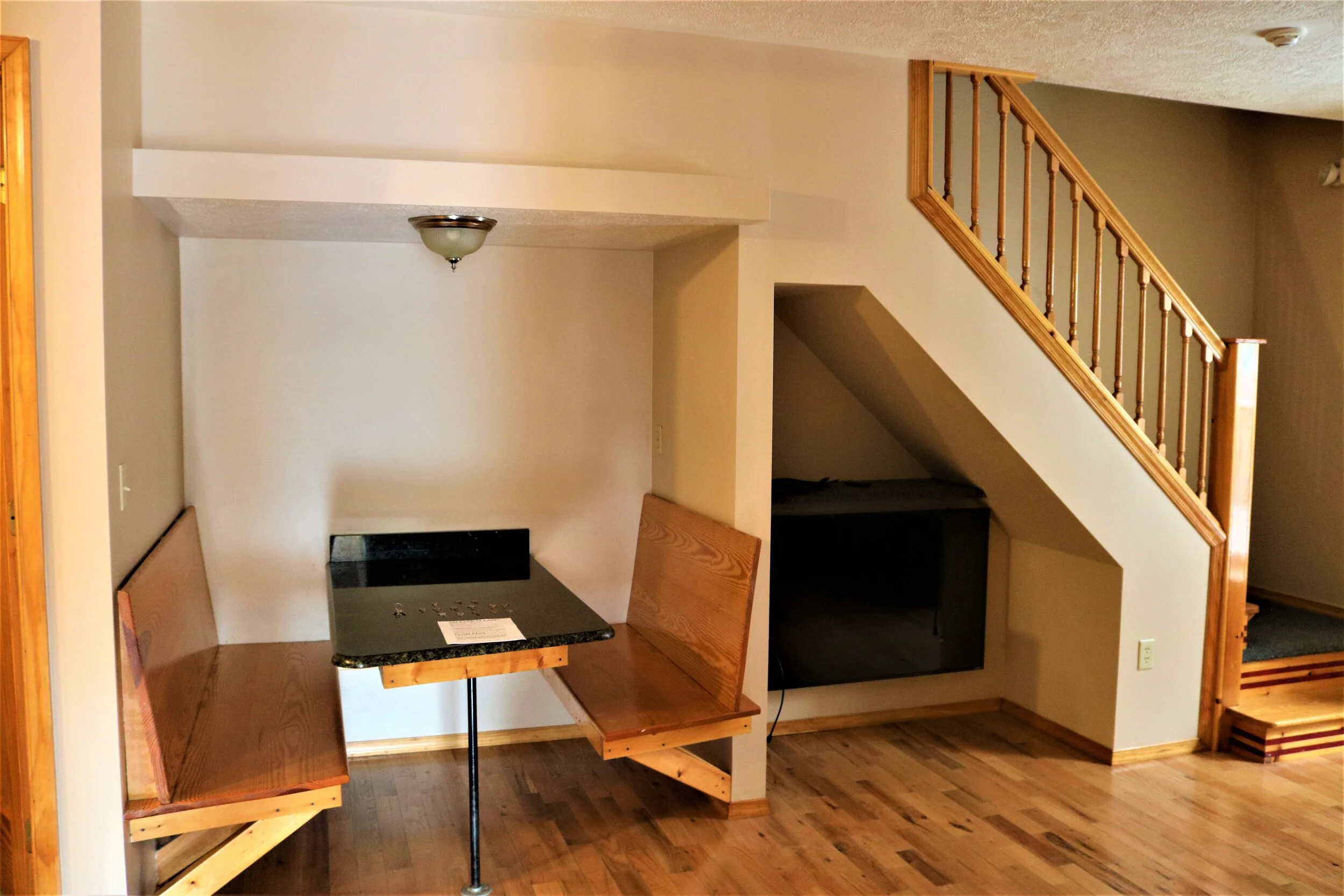 36-2C Living room2 (2).jpg