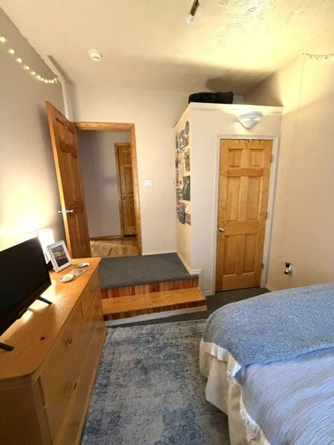 Apartment 3B - 6 bedroom 2 bathroom