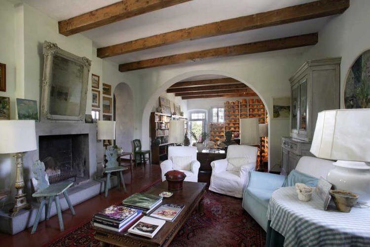 candida bing -chianti-house - sitting room.jpg