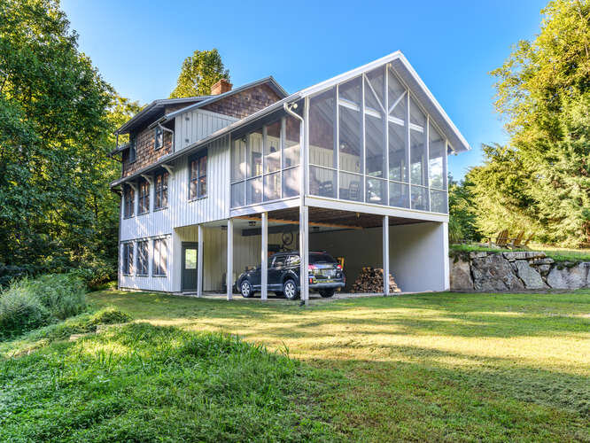 FOR SALE | Saluda Mountain Escape