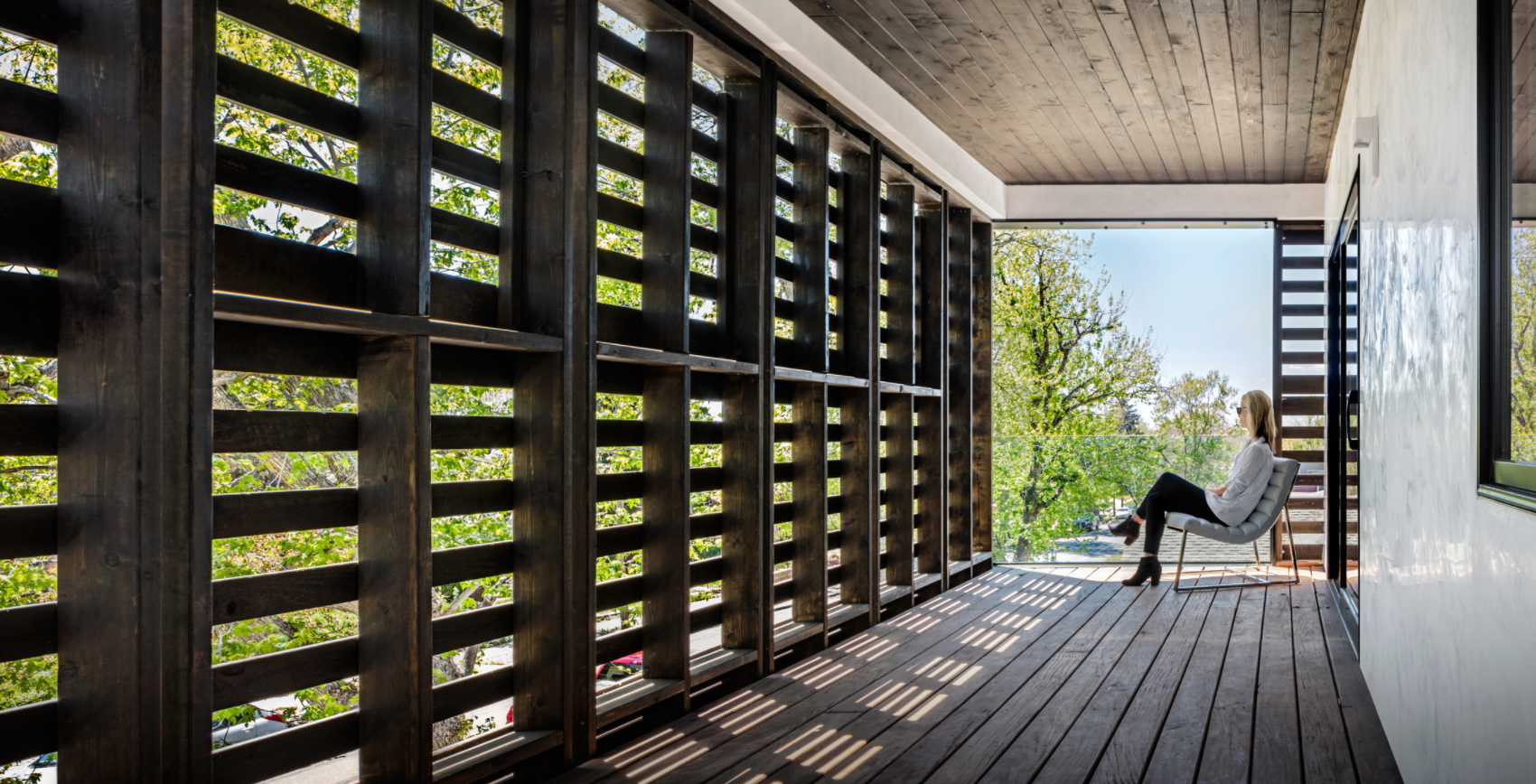 Modern Screening with Pallets