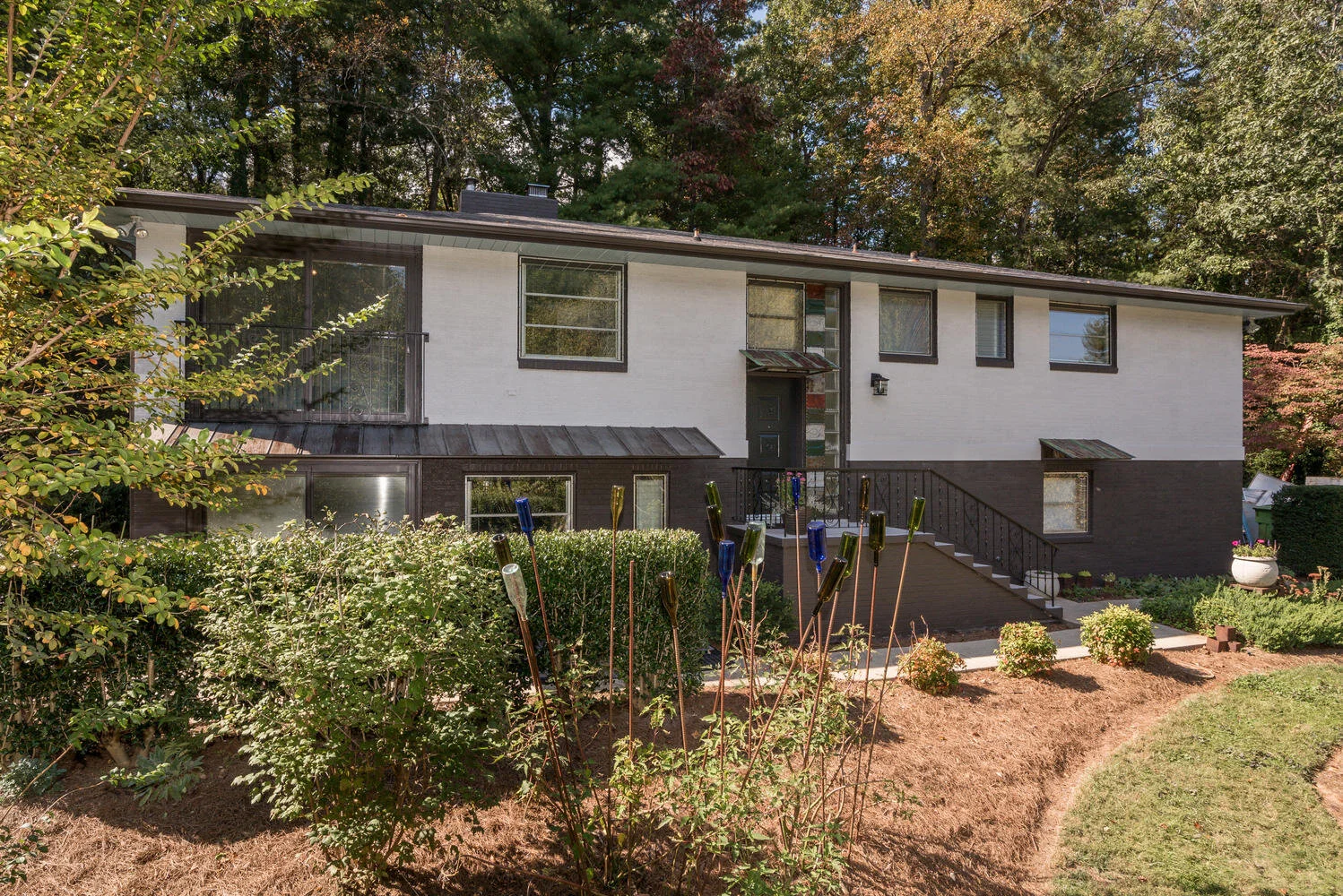 FOR SALE | A Retro Home for the Holidays