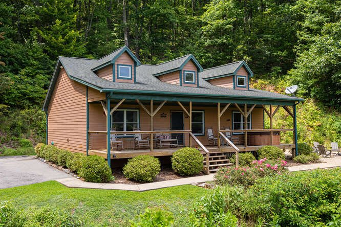 SOLD | Mountain View Cabin