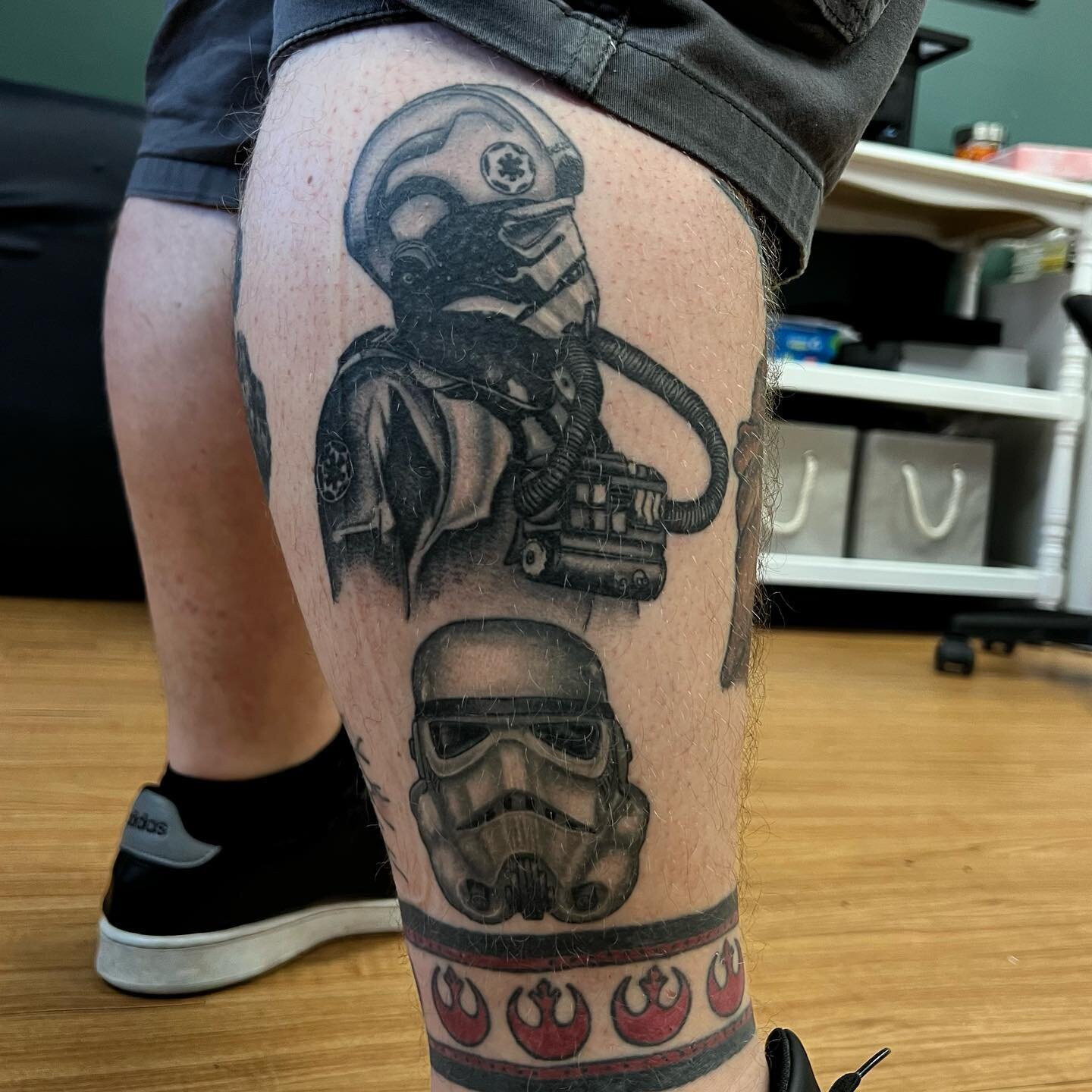 ☄️ this is the way ☄️ 

HEALED Tie fighter pilot, healed stormtrooper &amp; healed rebel alliance band ❤️&zwj;🔥 more Star Wars alwayssss 

@babalon.tattoo @eikondevice @cheyenne_tattooequipment @fkirons @anarchy_tattoo_supplies @mambaglide @dynamicc