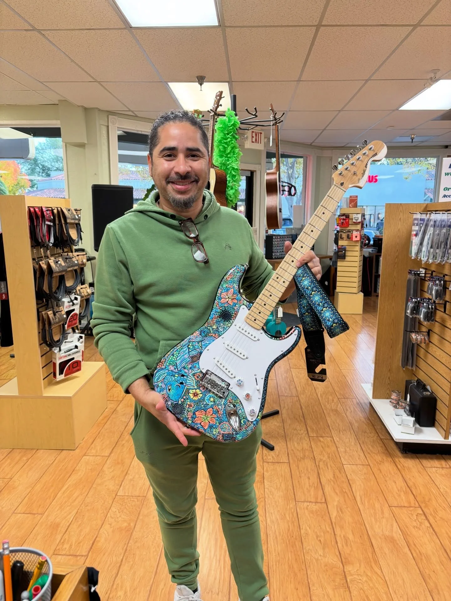 We are so glad this amazing custom finish guitar by local artist, Emilie Rosati, went to a great home!

Should we collab with Emilie again? Comment below 👇

#customfinish #jamsmusicdublin #dublinca #electricguitar #bayarea