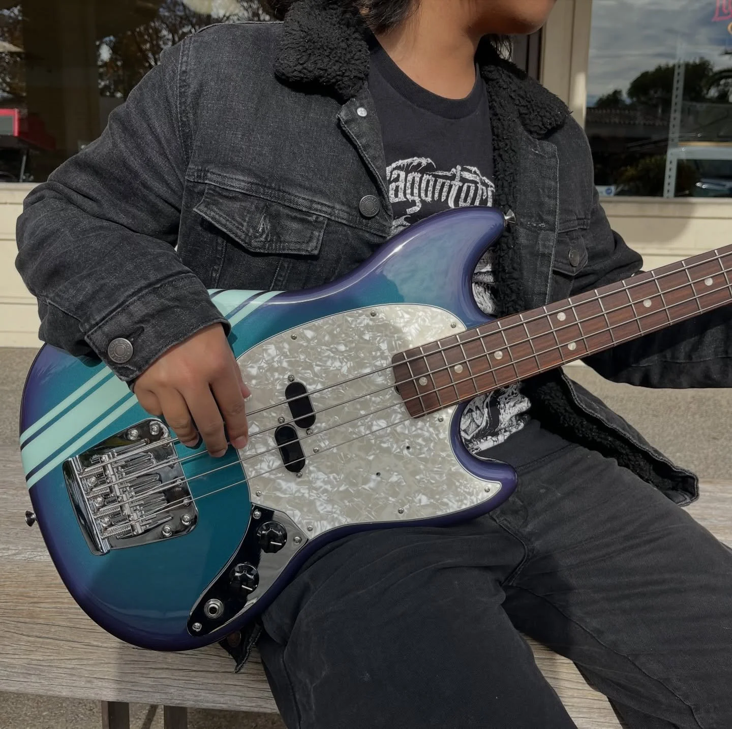 We love the look of this mustang bass by @fender .

We had one just like this earlier in the year, but in Orange. Happy to have one back in! 

This is the perfect bass for a player looking for an awesome short-scale.

(Except they call this color Com