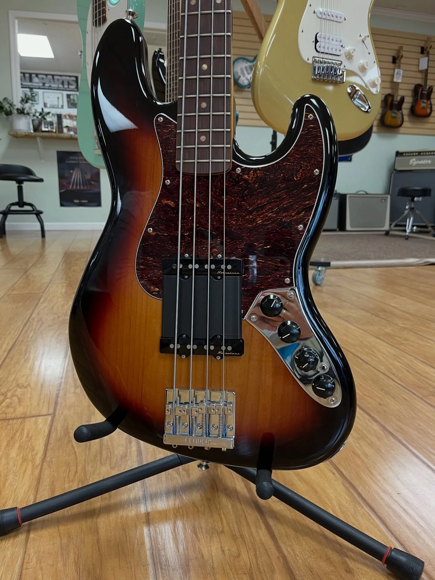 Here at JAMS we have this great, used Fender Jazz Bass. 

This bass is super versatile and has noiseless pickups, great for eliminating 60-cycle hum. 

Come and give this a try today!
#jamsmusicdublin #fender #jazzbass #electricbass #fenderbass