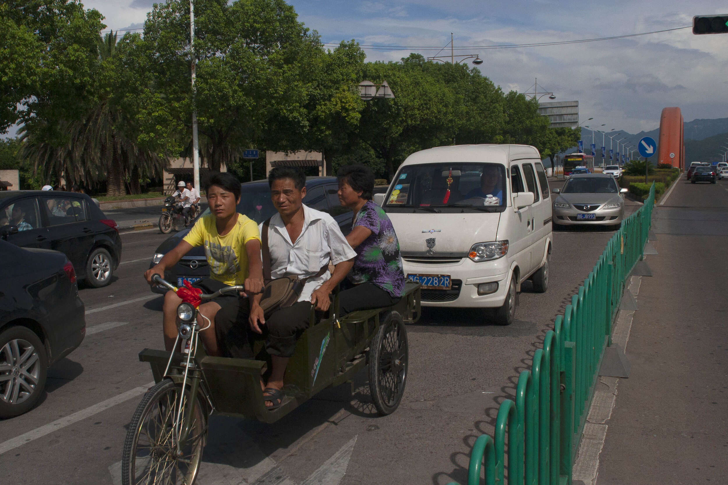 MIC PR 0766 BTS YIWU 166 Dad and Son Cart.jpg