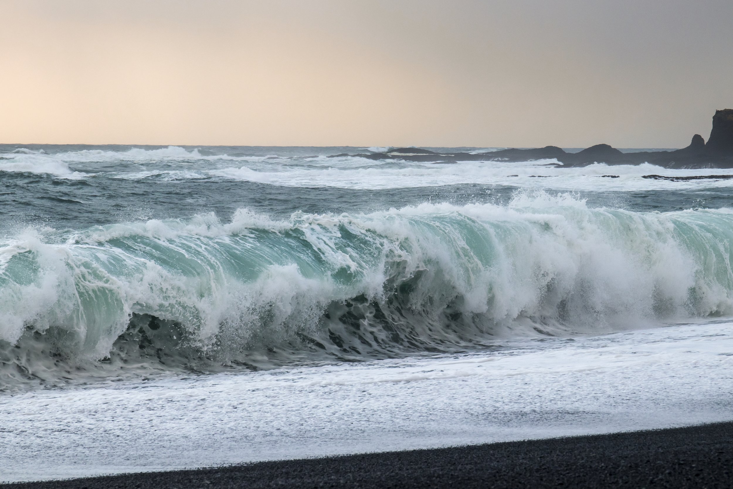 Iceland_Shorebreak.jpg