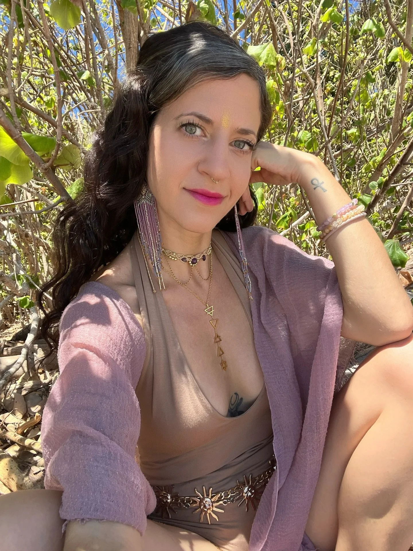 Slowing down and softening more lately&hellip;these times are challenging, and it can be easy to harden. How do you stay soft and embrace your sensitivity in a world that bombards you with chaos, distraction, and overwhelm on a daily basis?

Be consc