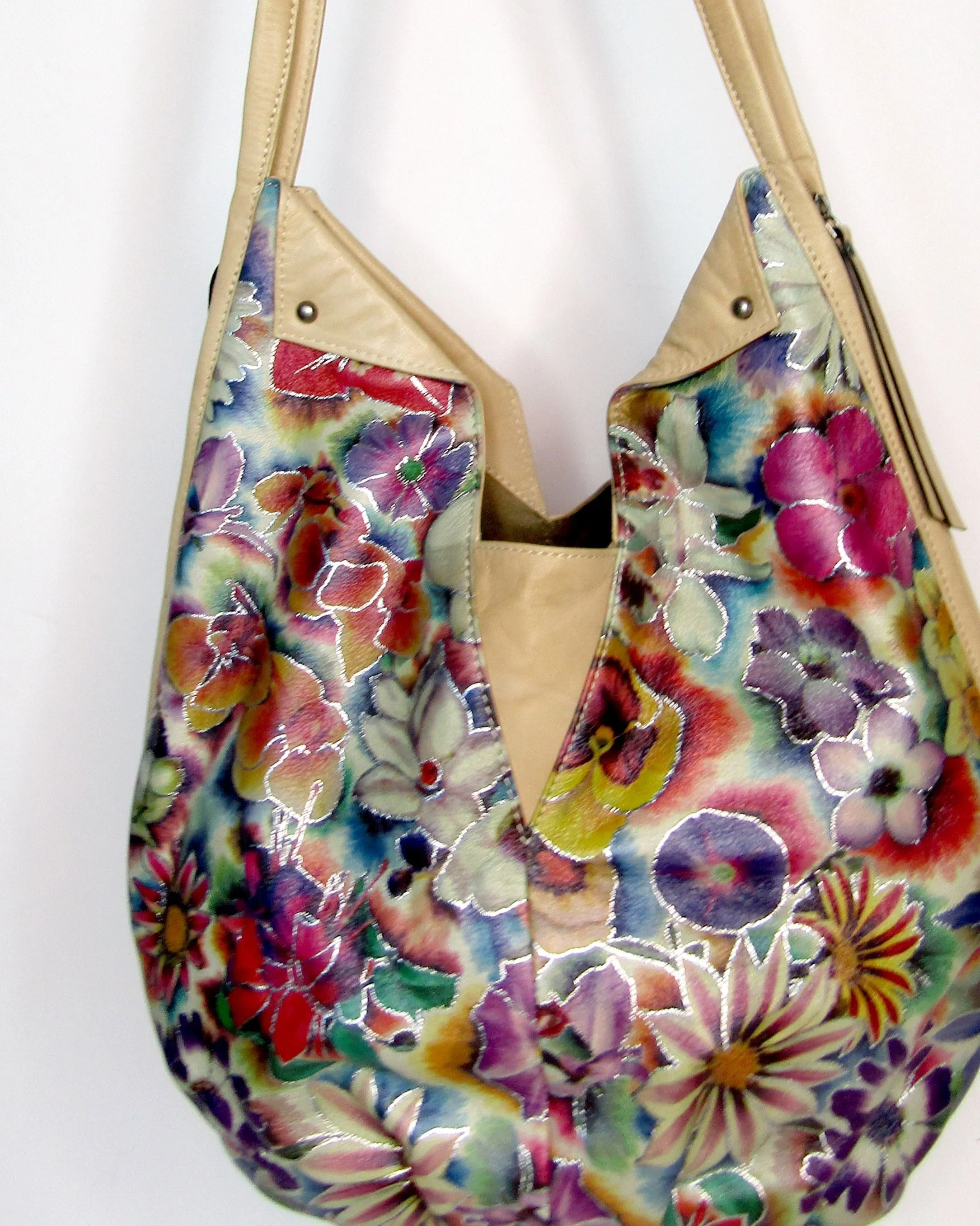 FF-04056+Floral+Printed+Hobo+with+Vachetta+Trim.jpg