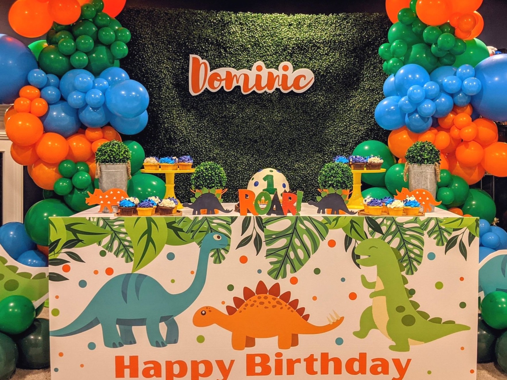 dinosaurbirthday.jpg