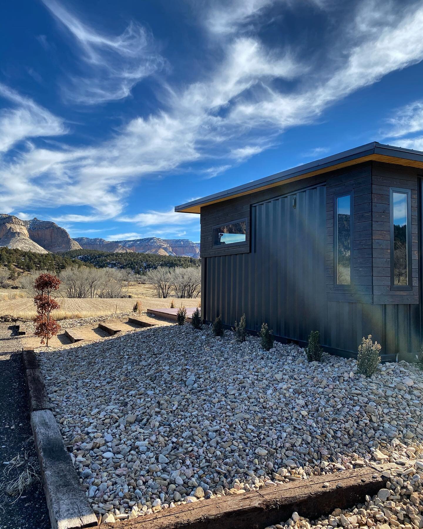 We could certainly get used to this!😎
.
.
.
Ready to book your summer getaway at the ABODE&sup3; at East Zion?
Airbnb link available at 👉🏼 @abode3ateastzion
.
📸:@chelseariddcosmetics
.
.
.
#cabin #getaway #utahisrad #zion #brycecanyon #brianhead 