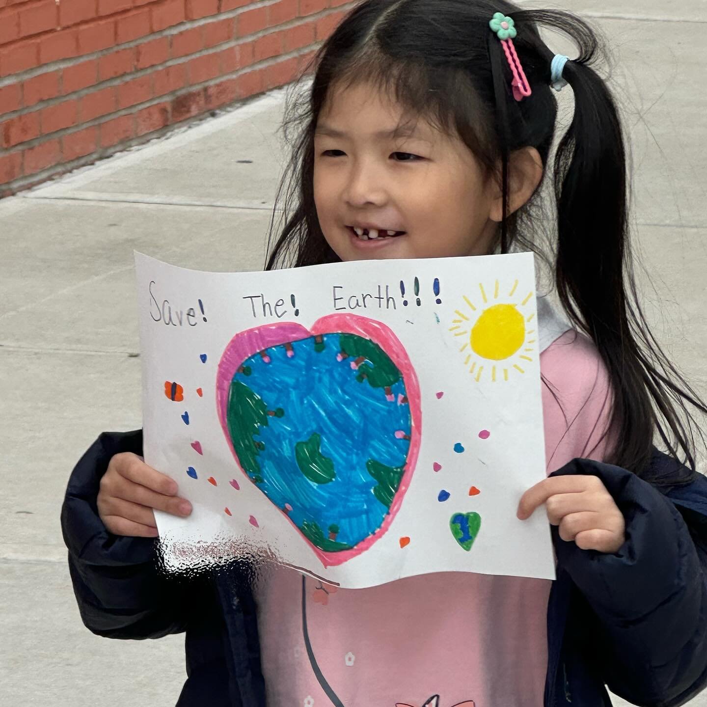 Happy (early) Earth Day! The PS 32 Community walked together to spread some cheer and remind everyone to take care of our planet, each and everyday! 🌱🌎🌍🌏♻️ #ps32brooklyn #oneschoolonefamily 💙💛