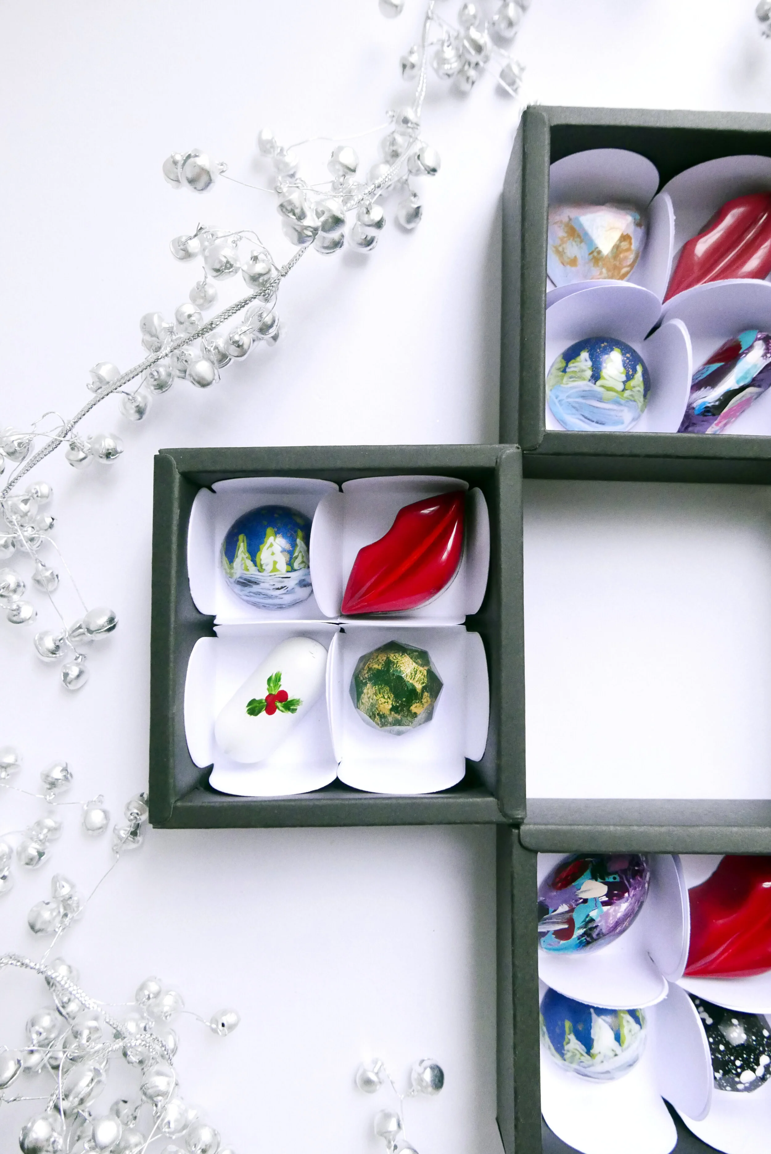 Handcrafted chocolates Christmas collection (mix of flavors and shapes) 4 pcs