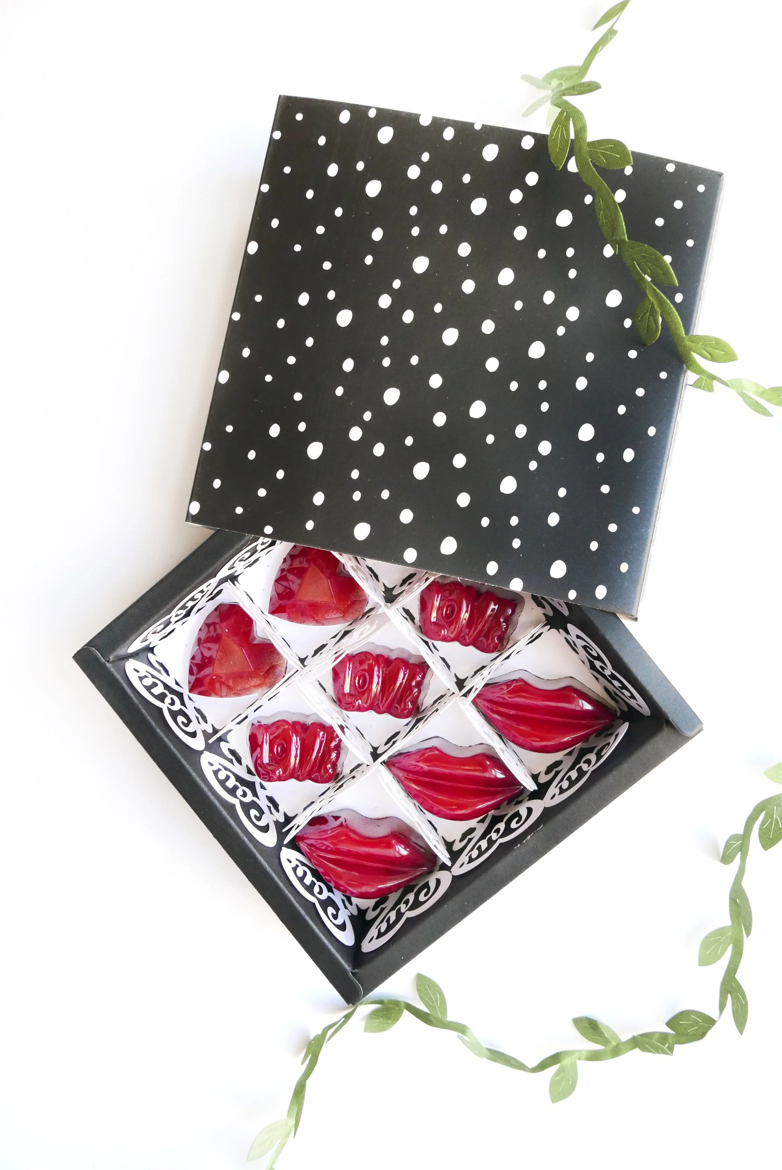 Handcrafted chocolates St.Valentine collection (mix of flavors and shapes)